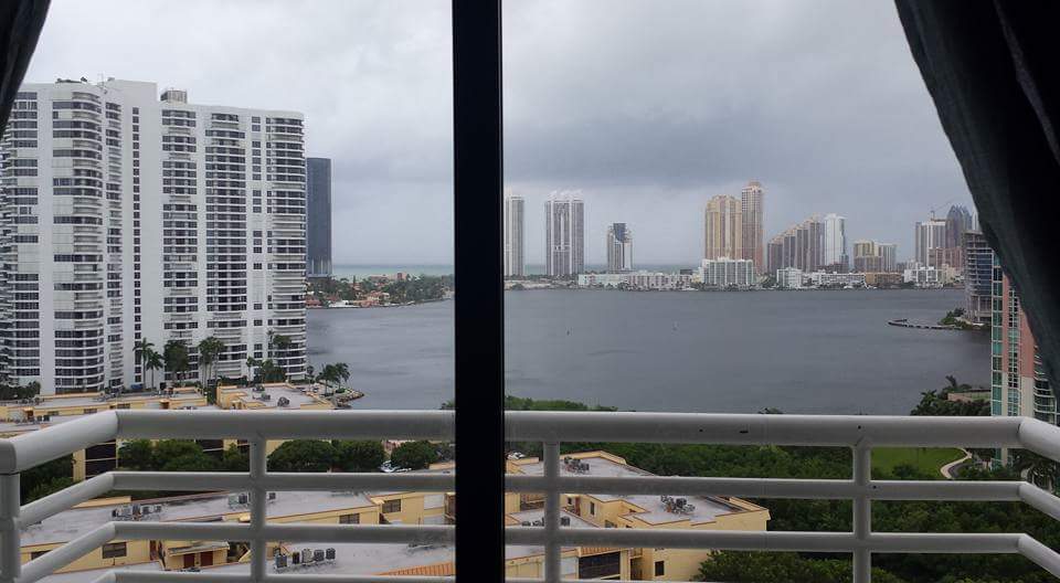Kiwi woman Melanie Peapell photographed the outer bands of the hurricane from her balcony in Aventura, in the north-east of Miami Dade County. Photo / Melanie Peapell