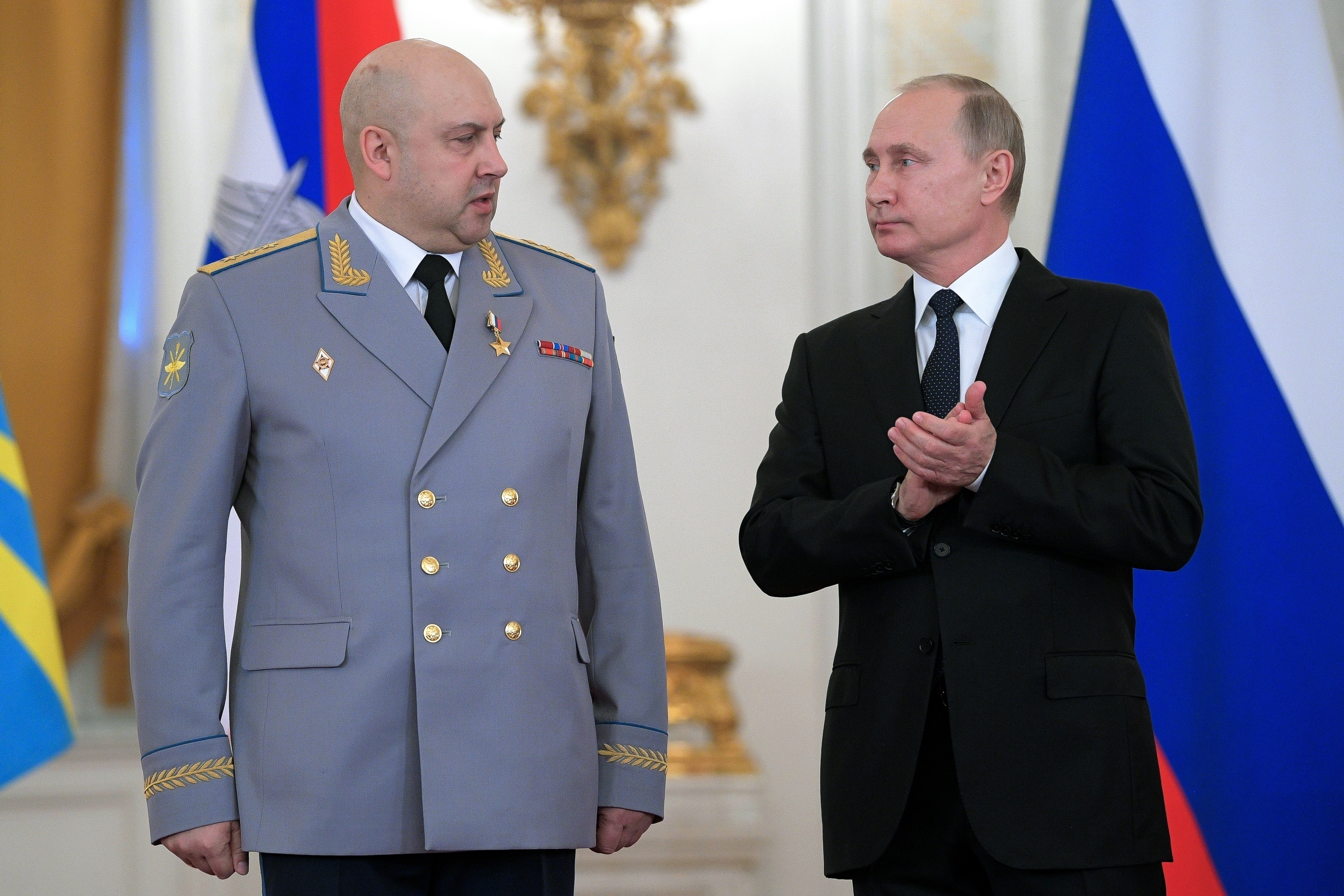 Russian President Vladimir Putin applauds Colonel General Sergei Surovikin during an awards ceremony for troops who fought in Syria. Photo / AP