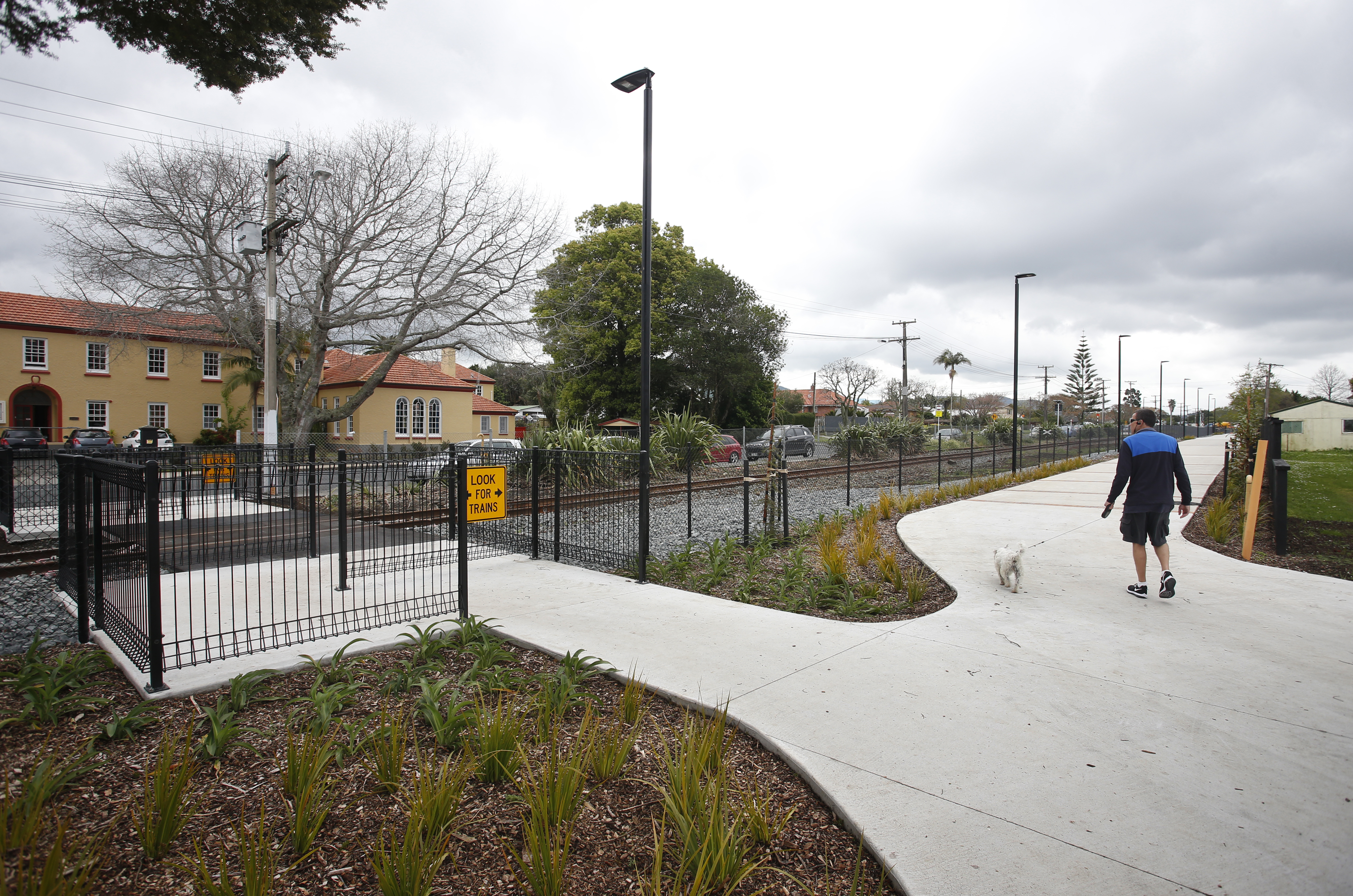 The Kamo shared path between Manse St and Kensington Ave. Photo / Michael Cunningham

