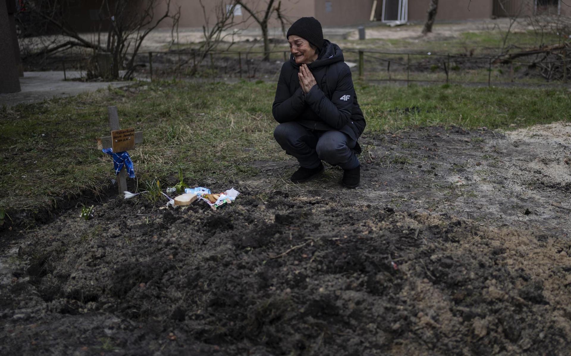 Tanya Nedashkivs'ka, 57, mourns the death of her husband on the site where he was buried, in Bucha, on the outskirts of Kyiv, Ukraine, Monday, April 4, 2022. Photo / AP