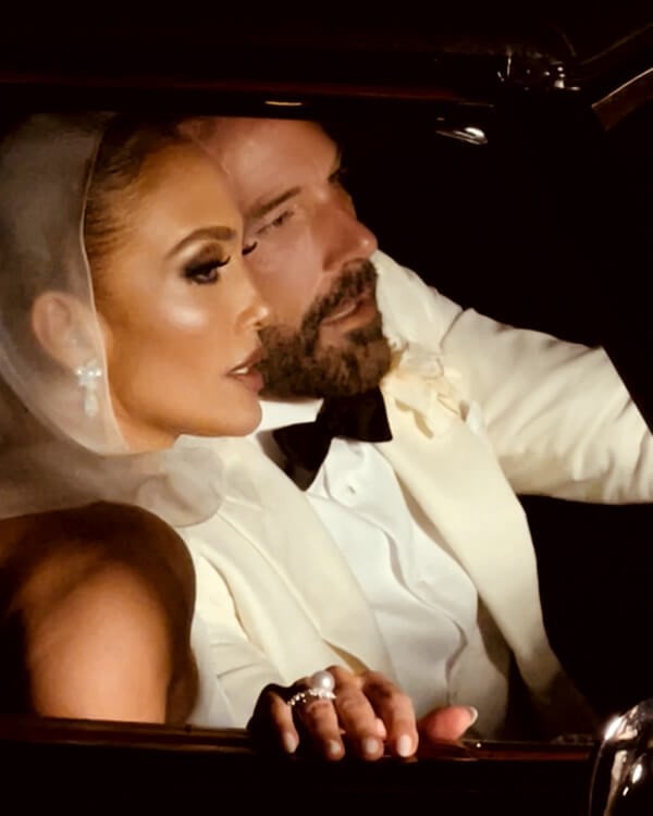 The couple finally tied the knot 20 years after their first engagement. Photo / On the JLO