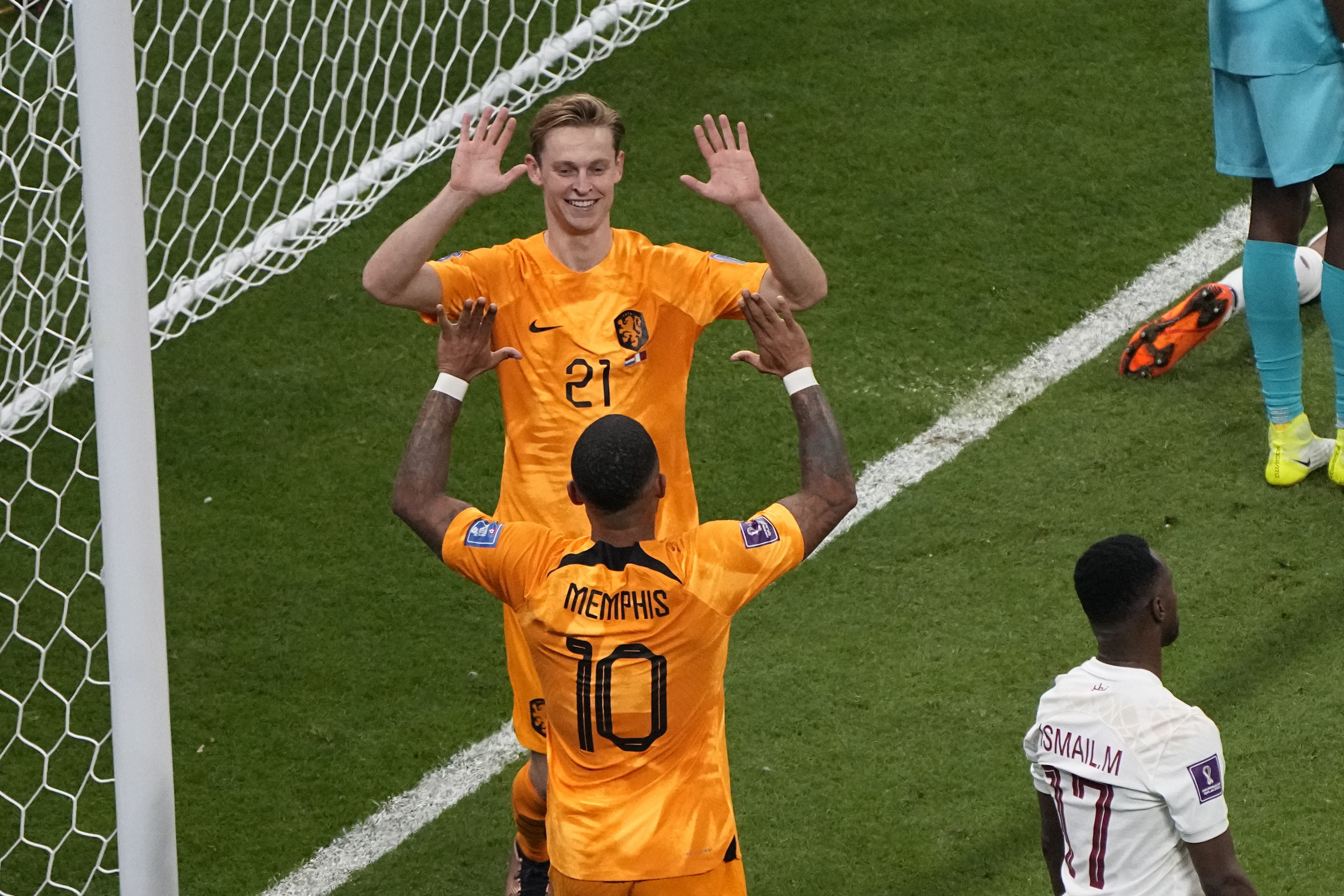 Netherlands beats host Qatar 2-0 to advance at World Cup