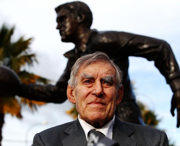 Sir Colin Meads in front of the statue of himself in Te Kuiti in June. Photo / Getty Images