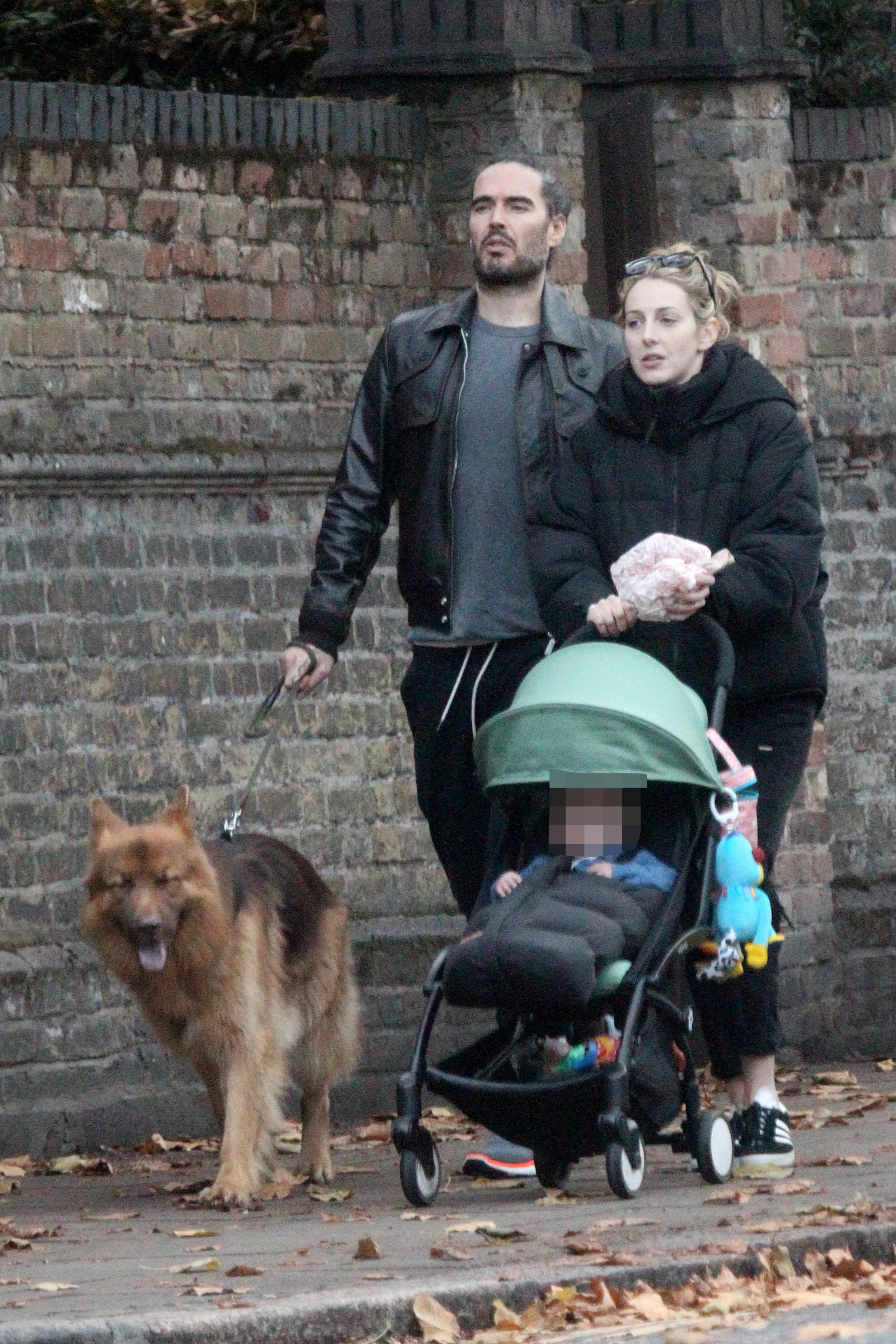 Russell Brand and Laura Gallacher take their baby daughter Mabel for a stroll round Primrose Hill. Photo / Getty Images