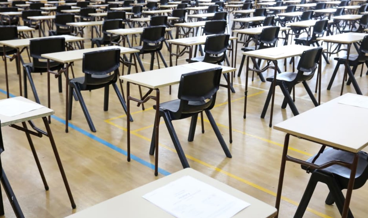 More than 20,000 students were expected to log into their digital exam for NCEA Level 1 English this morning. Photo / 123RF
