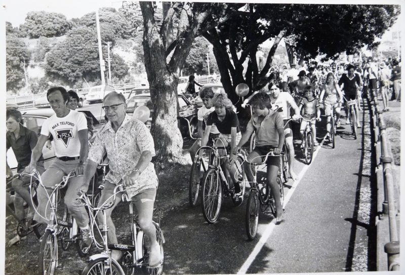 Sir Dove-Myer Robinson, known as Robbie, mayor of Auckland in the 1970s, leads a bike ride along Tāmaki Drive during the opening of the shared path. 
