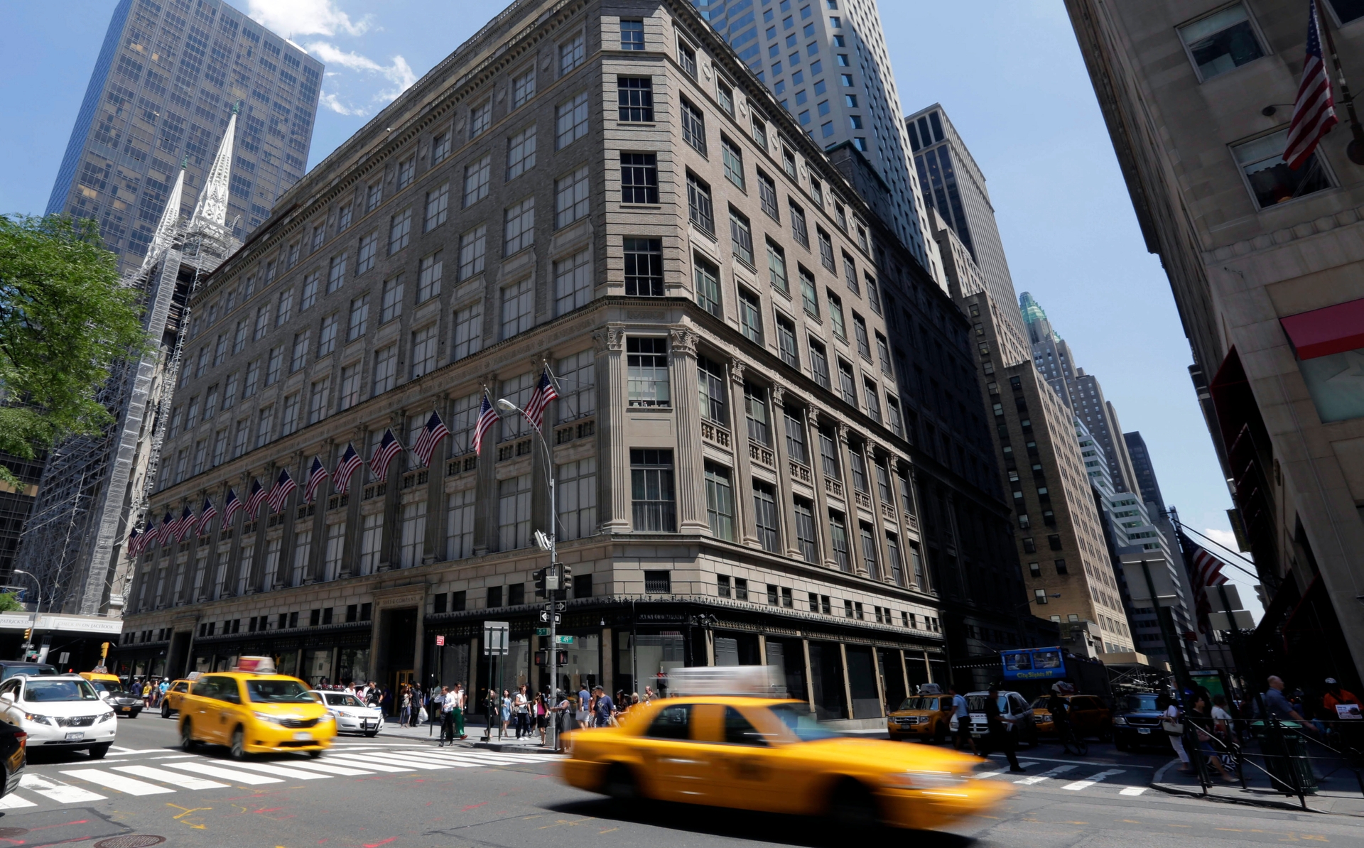 Saks Fifth Avenue will be even more upscale when it comes to Canada