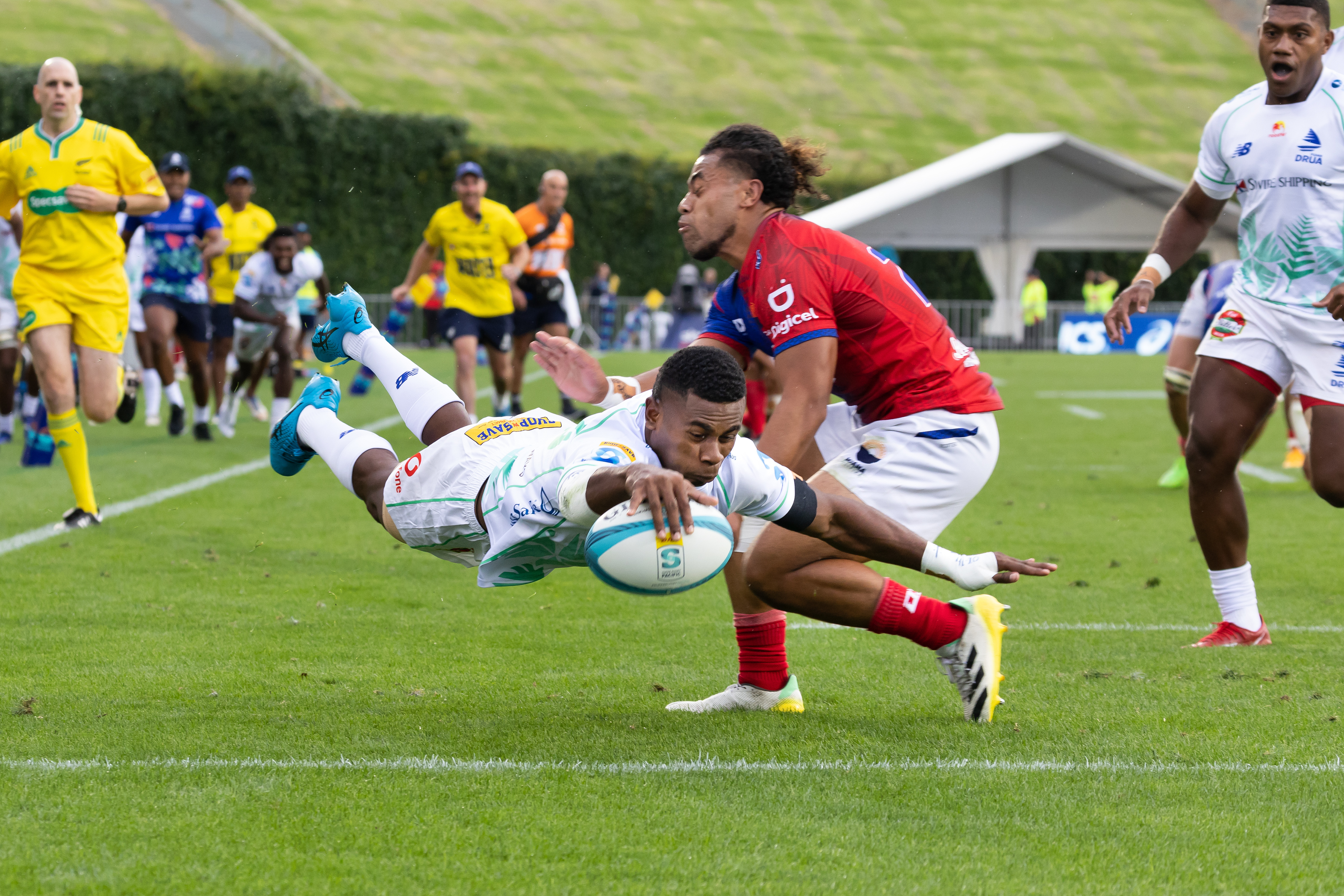 Taniela Rakuro's late try lifted Fijian Drua over Moana Pasifika. Photo / Photosport