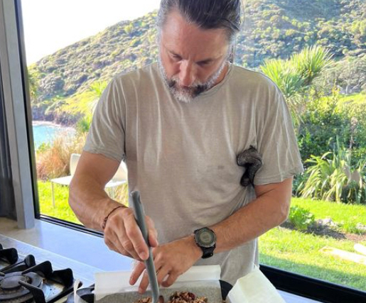 Martin Henderson at his idyllic remote location. Sourced from instagram Spy May 2022