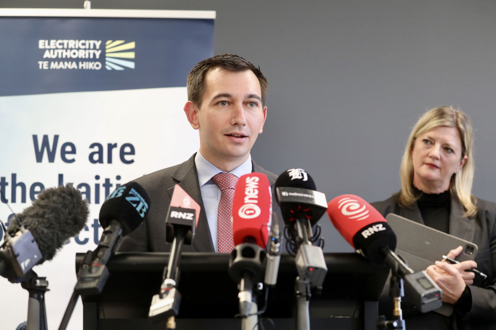 Energy Minister Simeon Brown says Transpower failed to act on prior warnings, seen here with investigation lead Sarah Sinclair. Photo / Mark Mitchell
