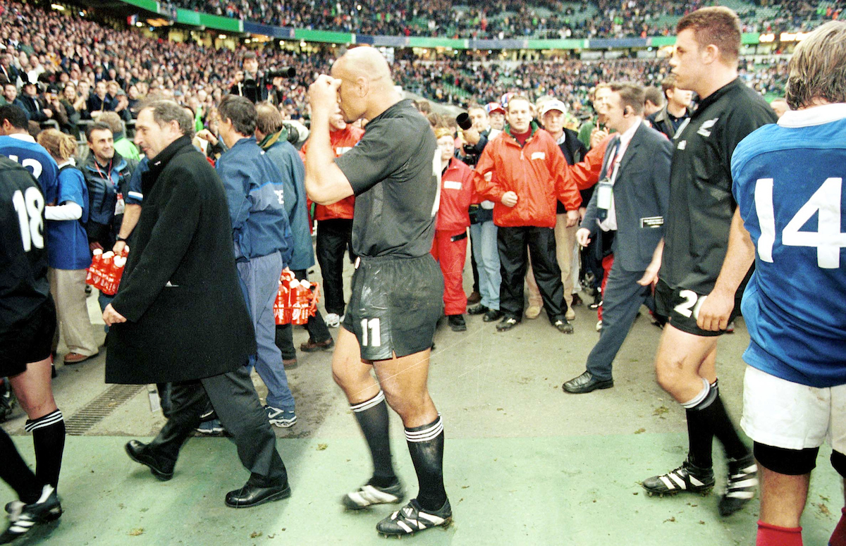 Jonah Lomu leaves the field at the conclusion of the Rugby World Cup semifinal between the All Blacks and France. Photosport