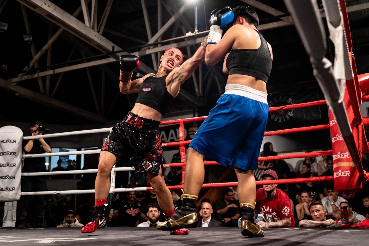 Northland boxer Mea Motu shows the form that had her win with a fourth-round TKO against Thai featherweight Thanchanok Phanan. Photo / Photosport