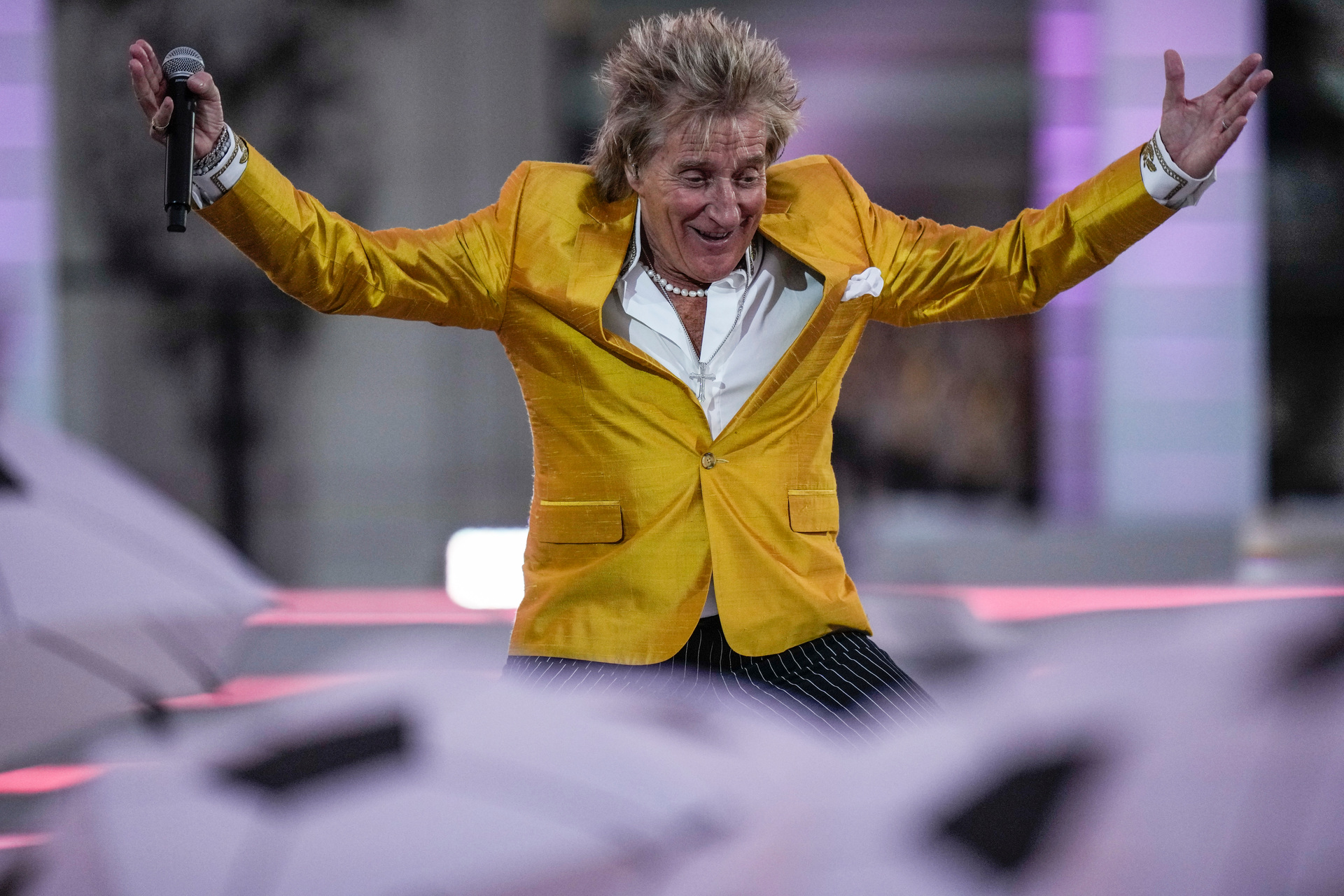 Rod Stewart performs at the Platinum Jubilee concert on the third of four days of celebrations to mark the Platinum Jubilee. Photo / AP