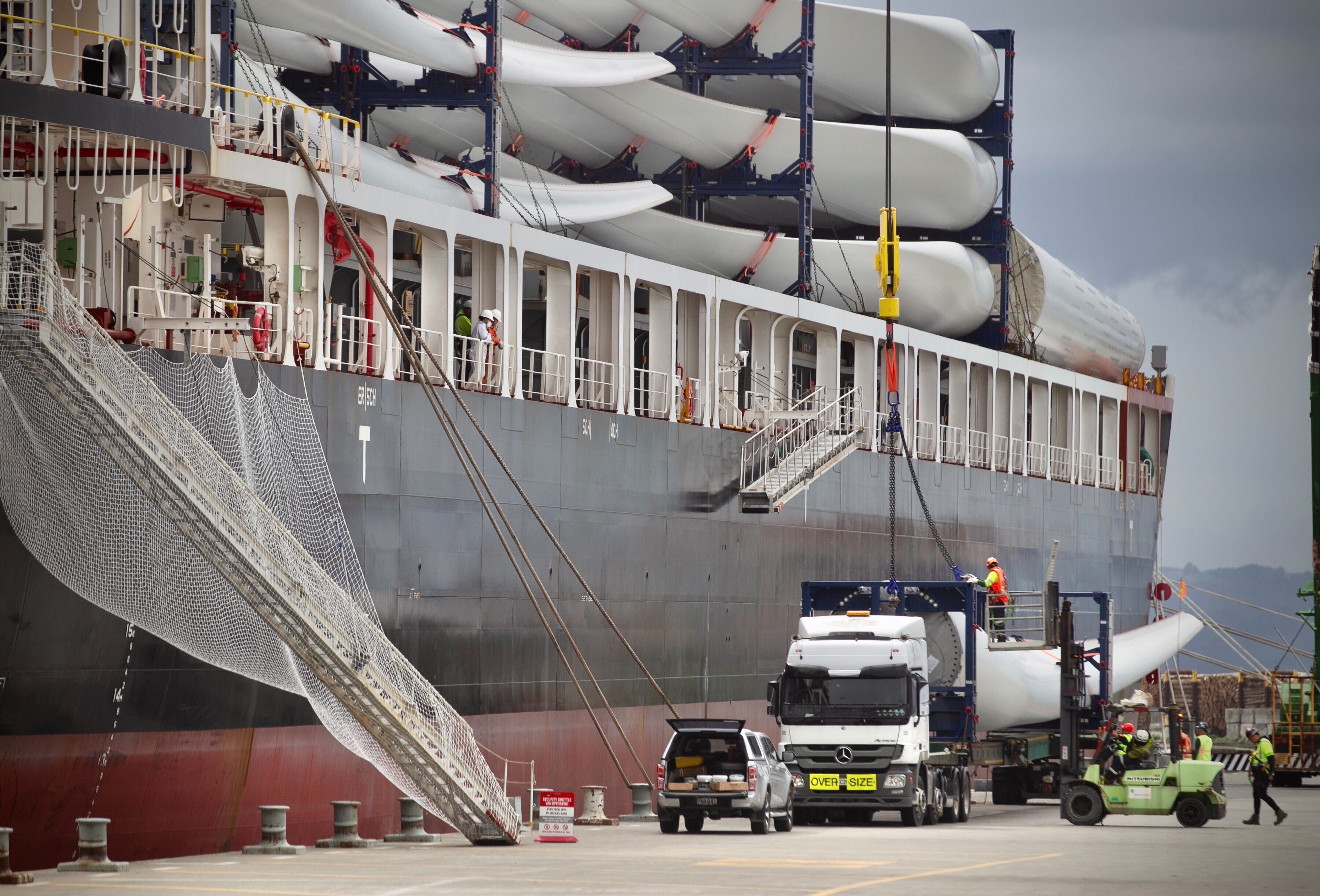 Workers unloading the first of the new wind farm blades off of the Pacific Endeavour. Photo / Warren Buckland