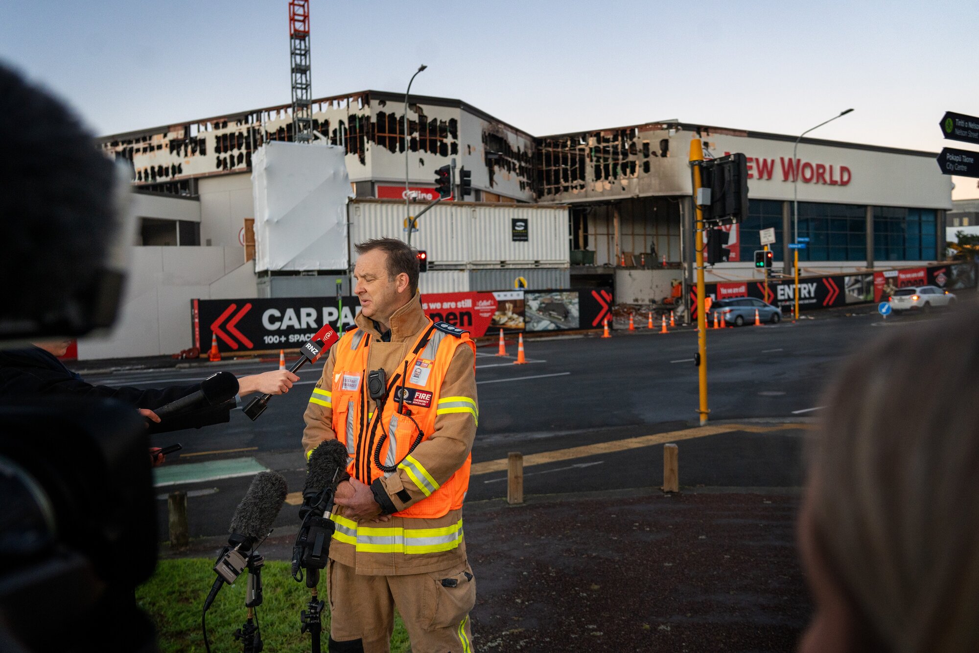Fire and Emergency Incident Controller Phil Larcombe gives information on the New World fire. Photo / Carson Bluck