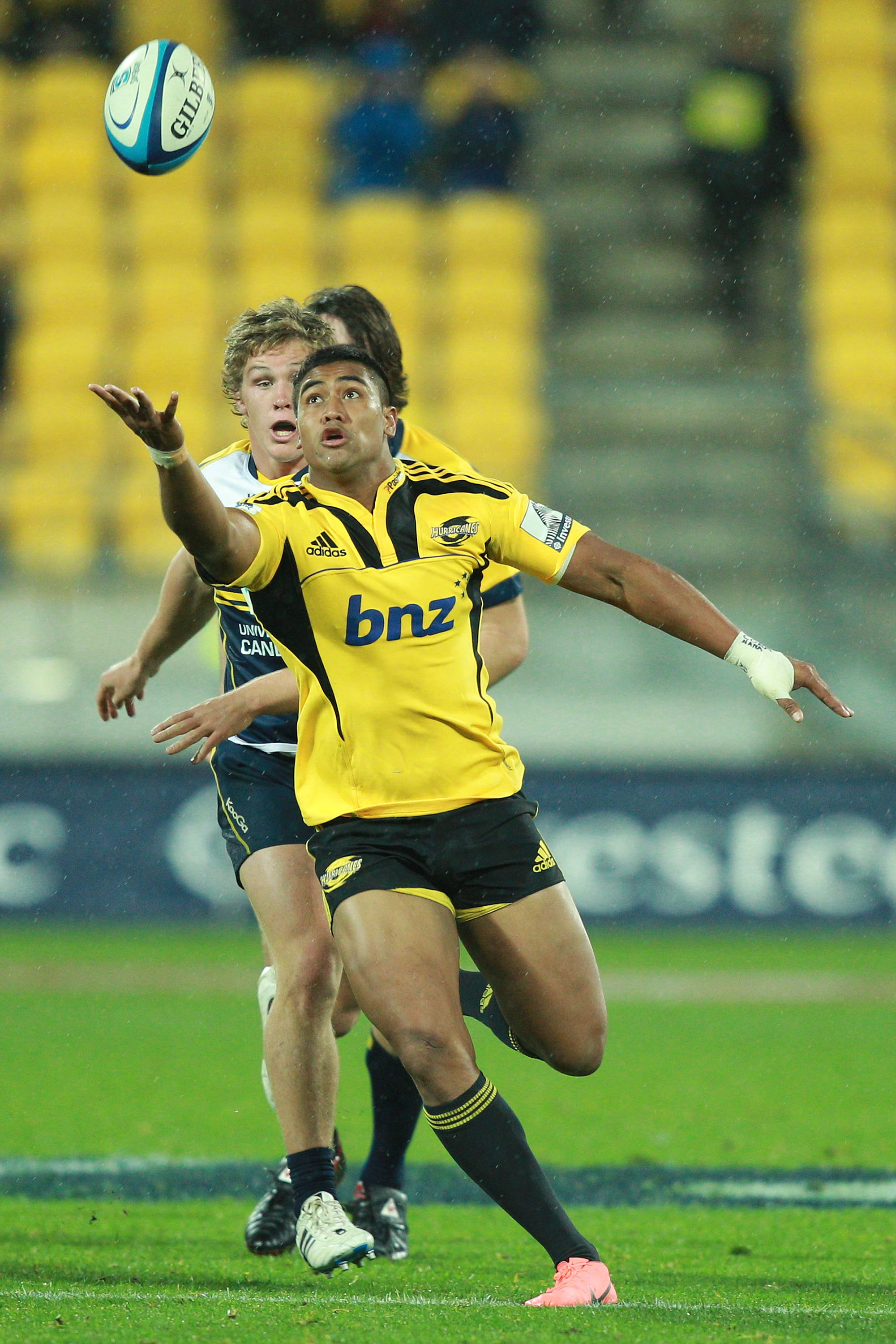 Richard Kahui of the Chiefs models the new Chiefs 2007 jersey during  News Photo - Getty Images