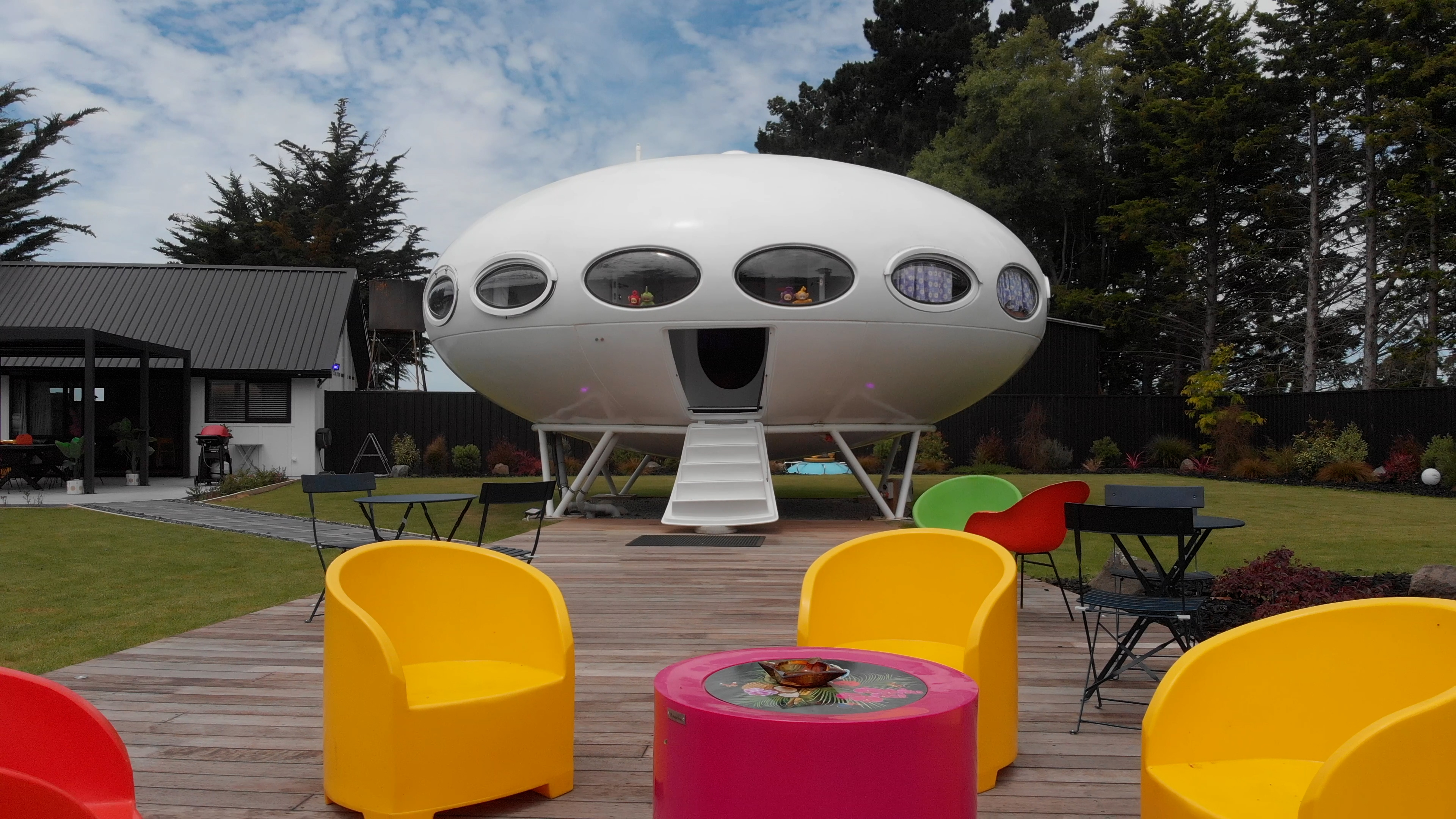 Airbnb pared back: Booking site halts experiences to focus on budget room  products - NZ Herald