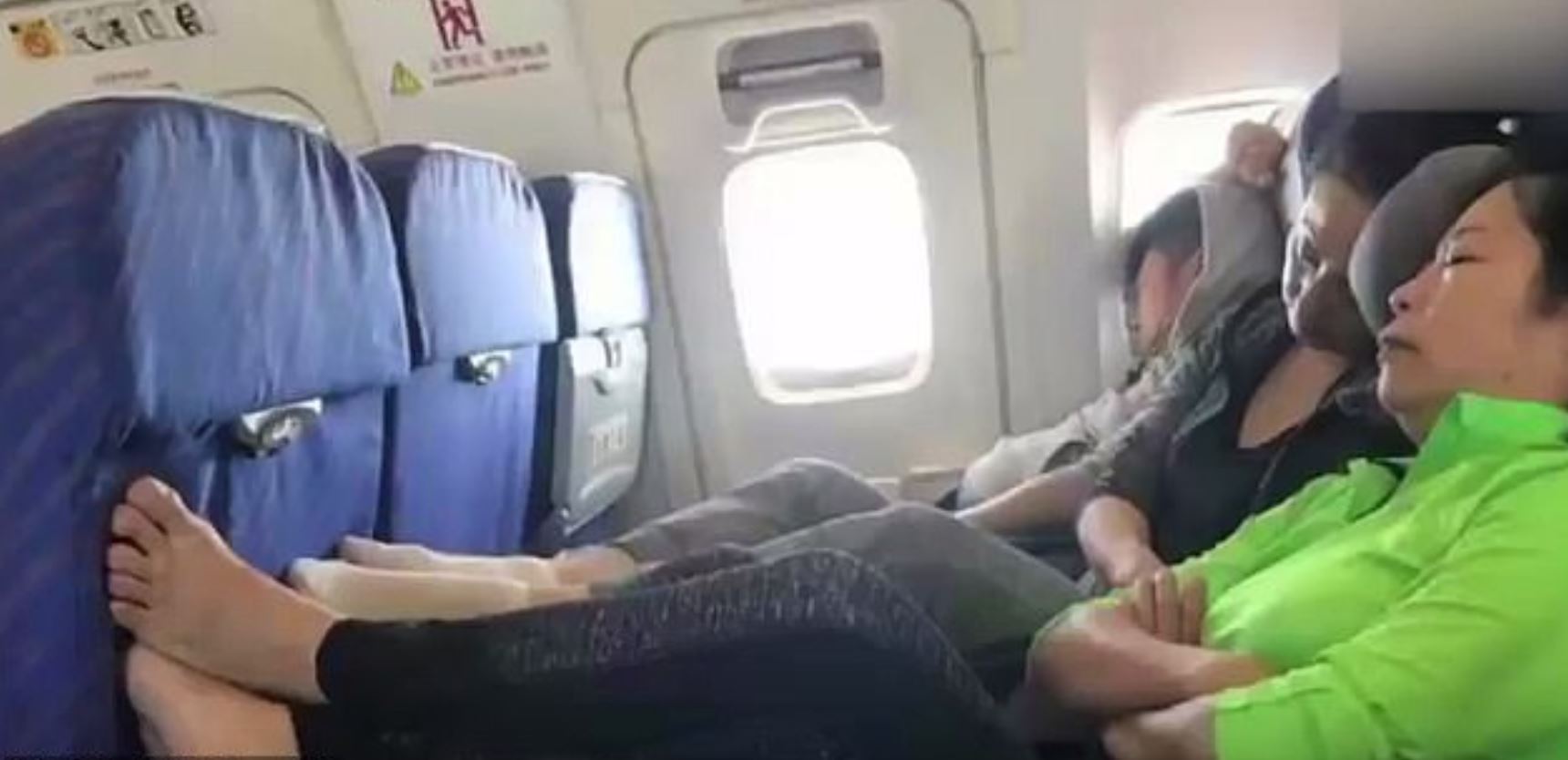 Airplane Passenger Puts Bare Feet On Tray Table - Travel Noire