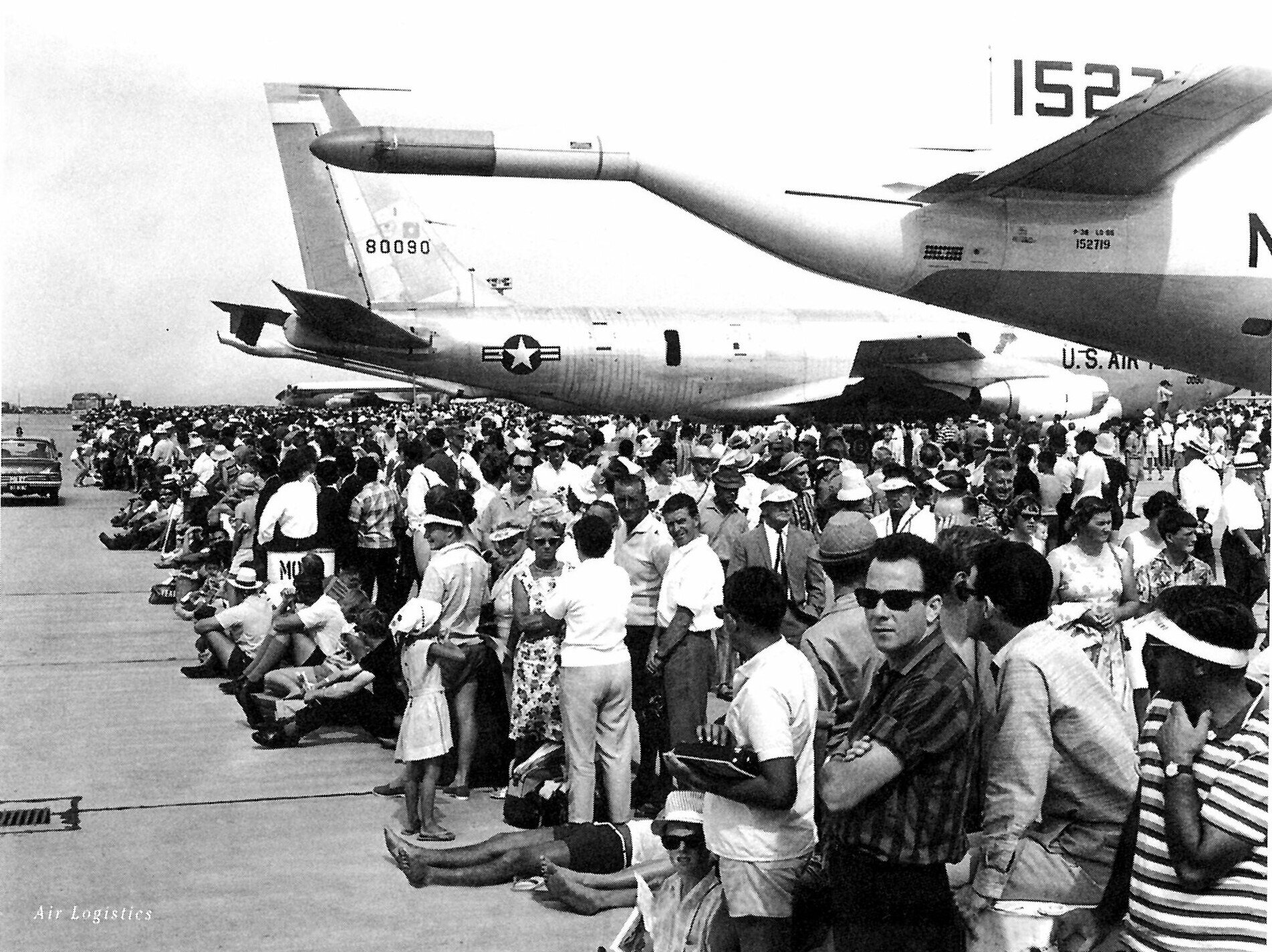 The Grand Air Pageant attracted an estimated 200,000 people when Auckland Airport first opened. Photo / Airport Logistics, Auckland Airport