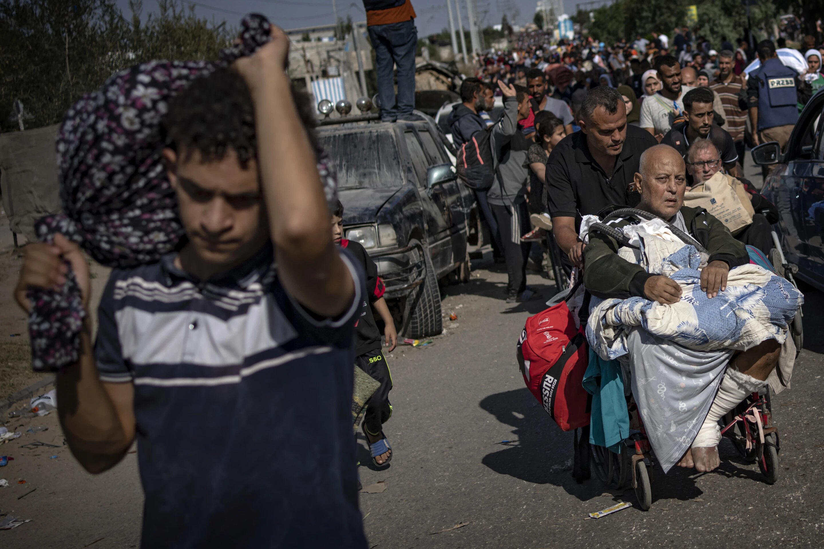 Palestinians flee to southern Gaza Strip on the Sabah al-Din road in Bureij. Photo / AP