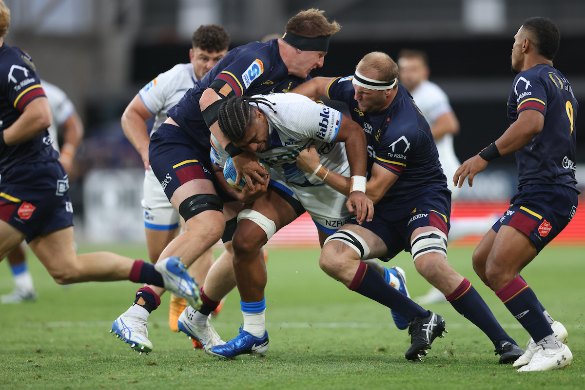 Hoskins Sotutu against the Highlanders. Photo / Photosport