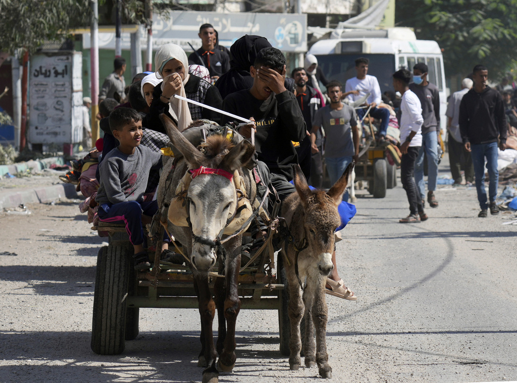 Palestinians flee from northern Gaza to the south after the Israeli army issued an unprecedented evacuation warning to a population of over one million people in northern Gaza and Gaza City to seek refuge in the south ahead of a possible Israeli ground invasion on Friday, October 13, 2023. AP Photo / Hatem Moussa