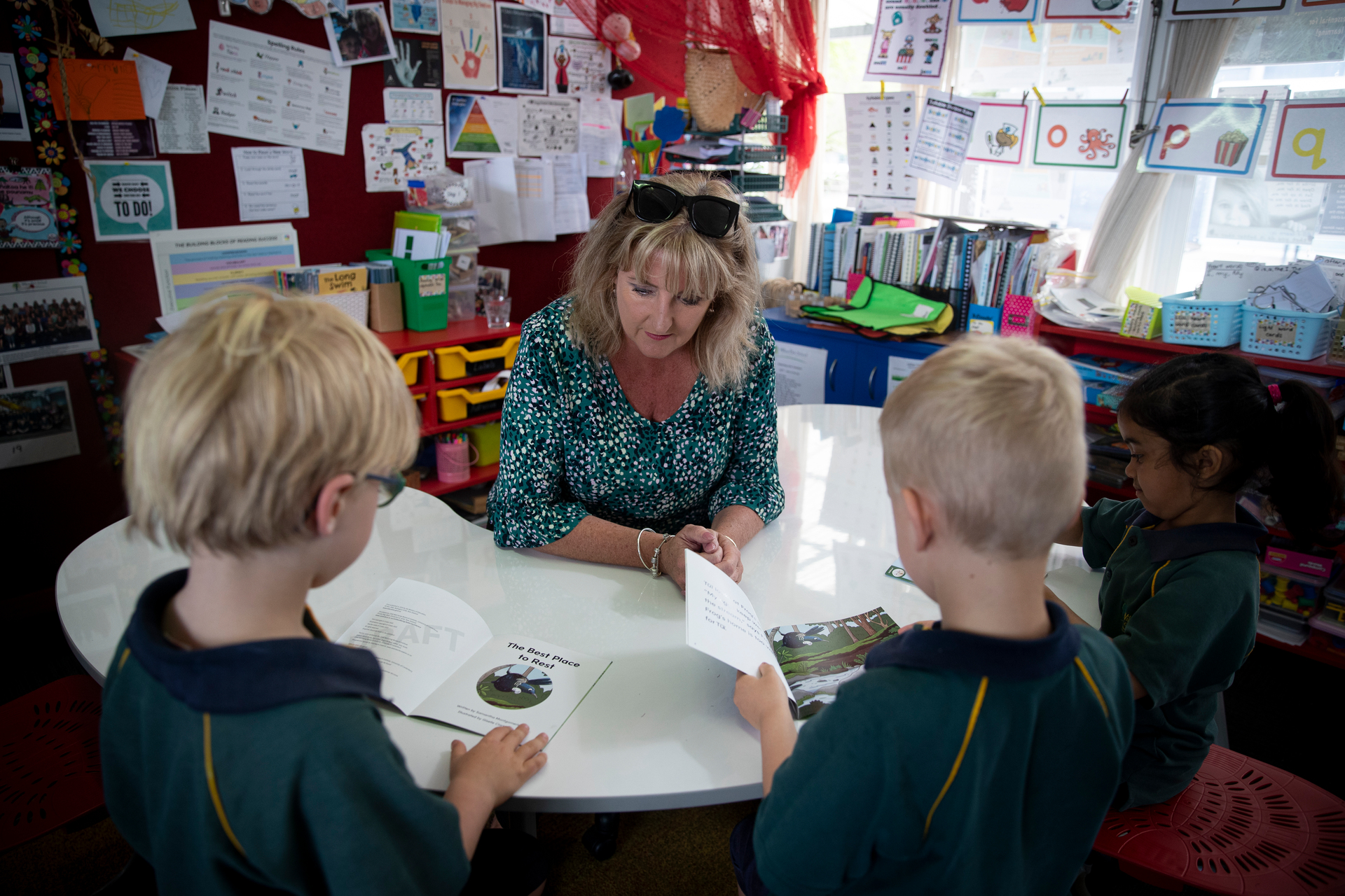 Willow Park School head teacher Theresa Kinloch works with students using phonics-based reading books produced by the Ministry of Education. Photo / Dean Purcell