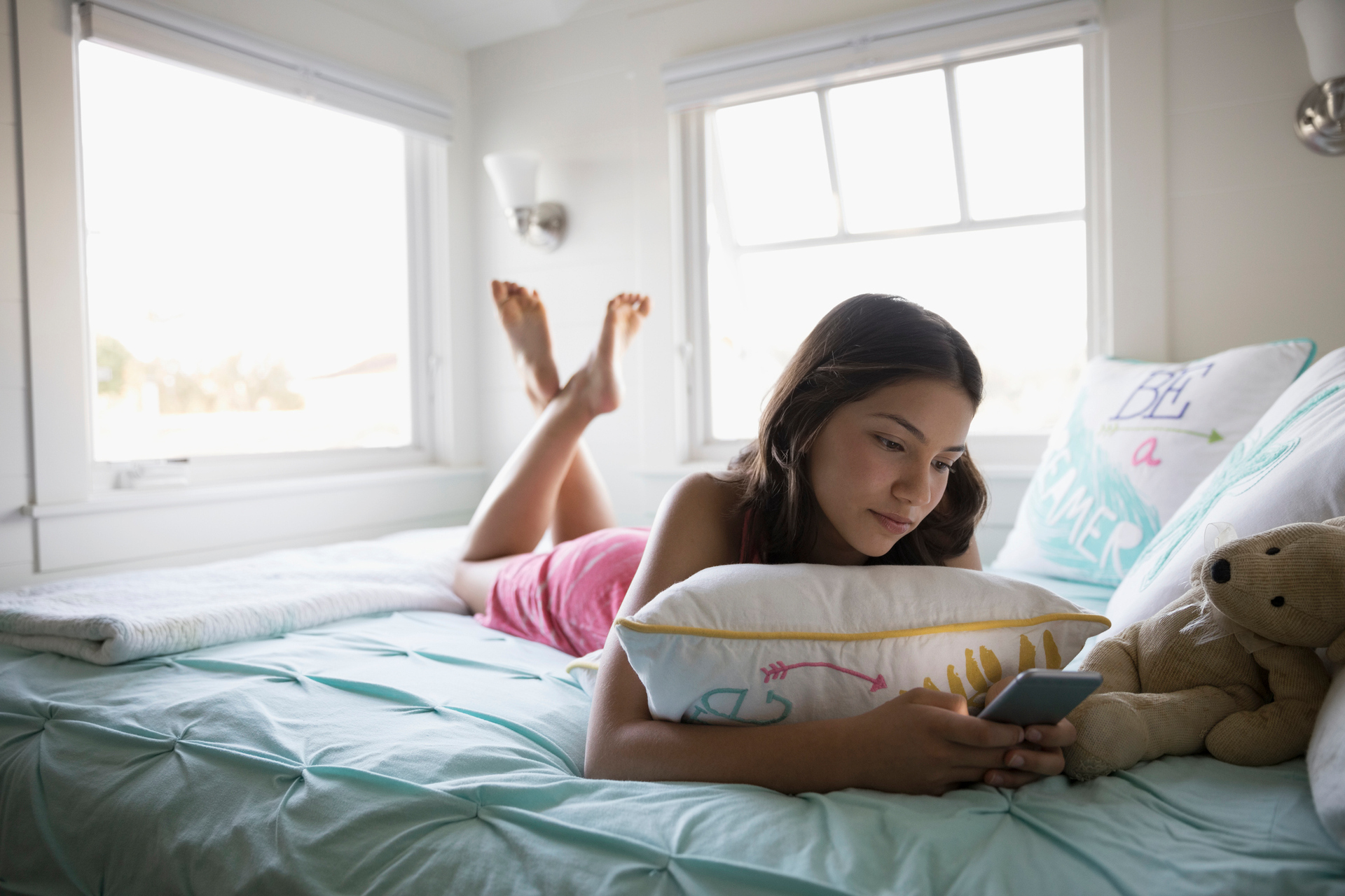 A new study has found one in four youth are receiving sexts, and one in seven are sending them. Photo / Getty Images.