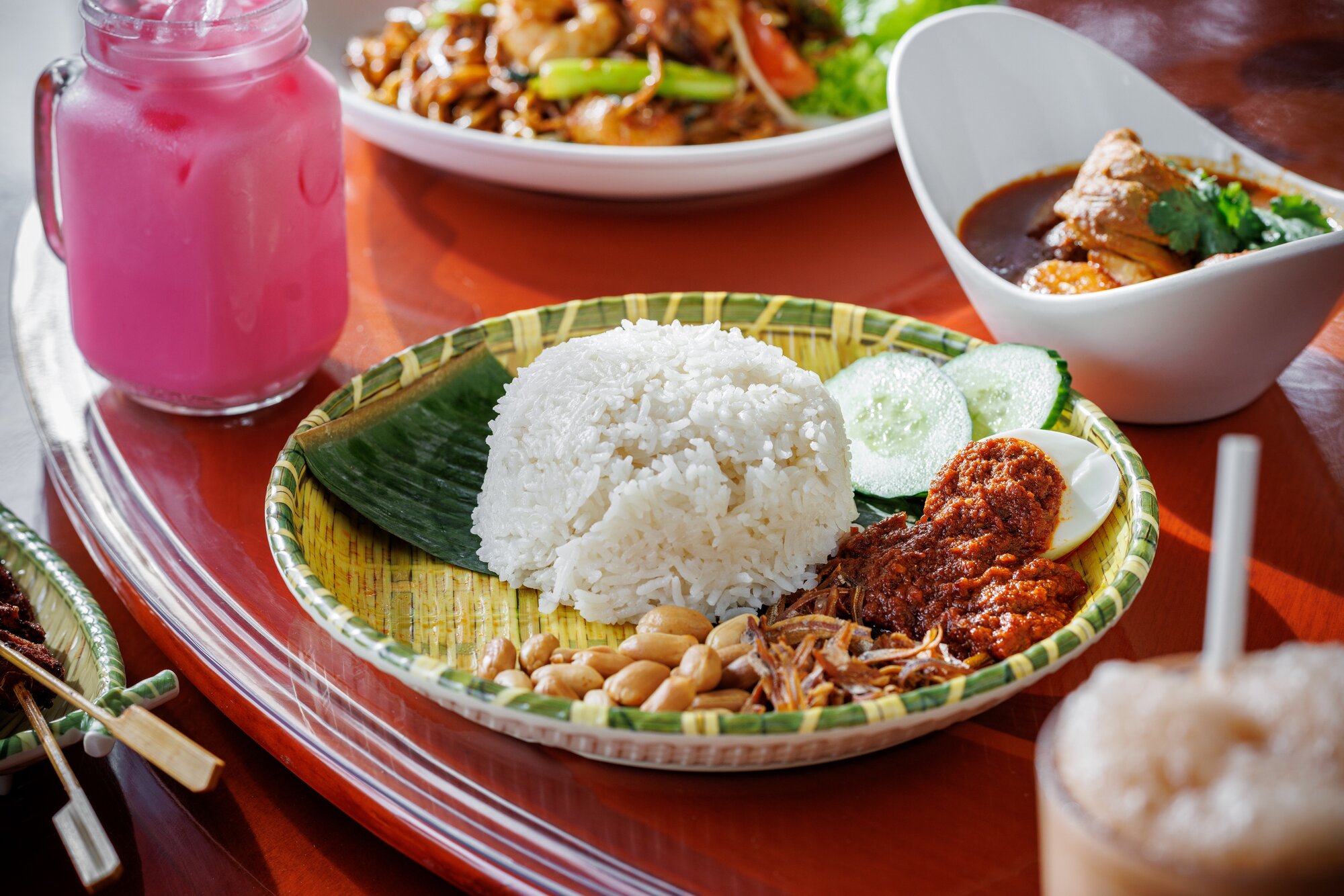 Malaysian works best when there are half a dozen contrasting plates on the table. Photo / Babiche Martens