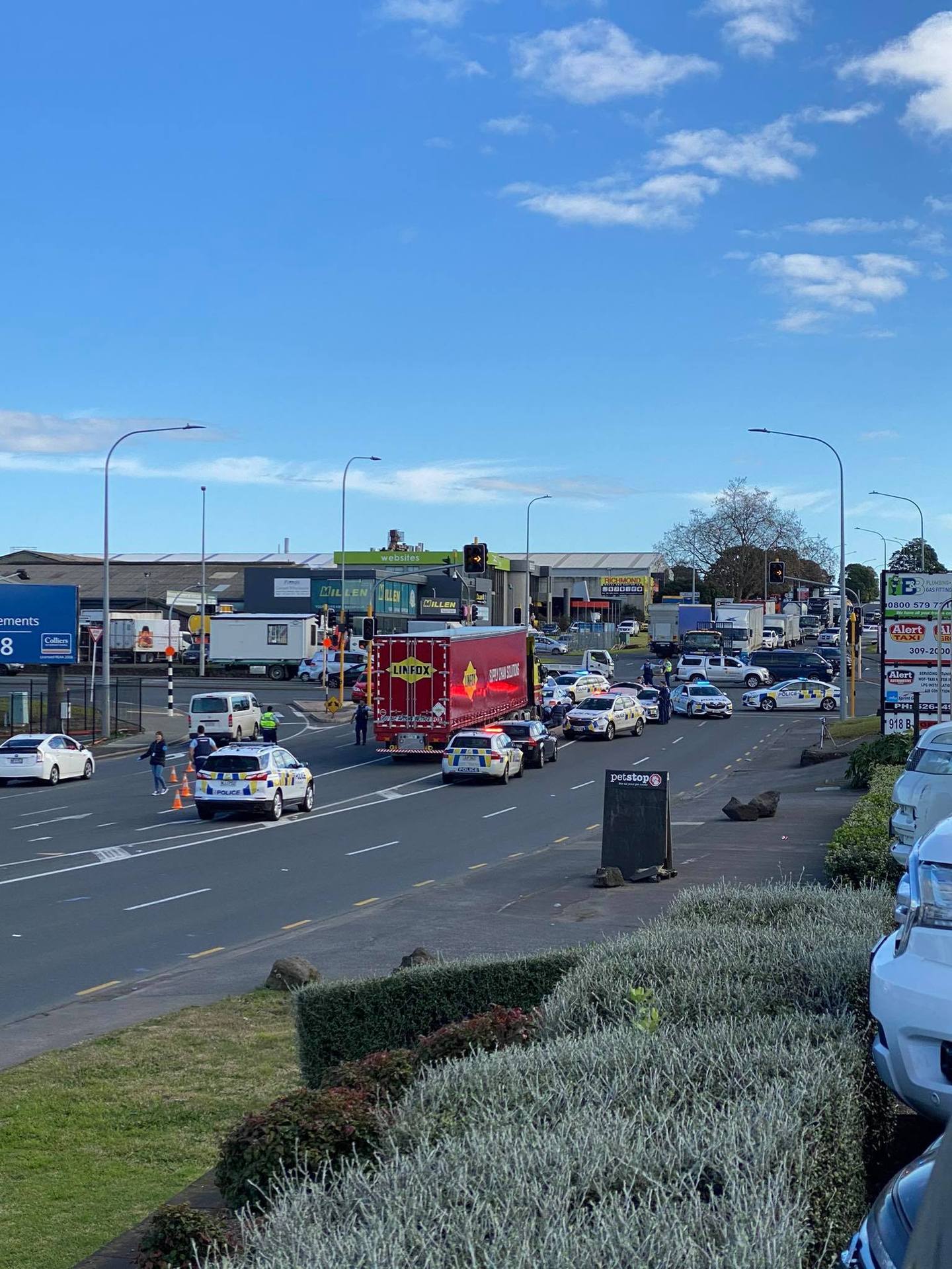 The huge police presence on Great South Rd after the major shooting incident. Photo / Supplied
