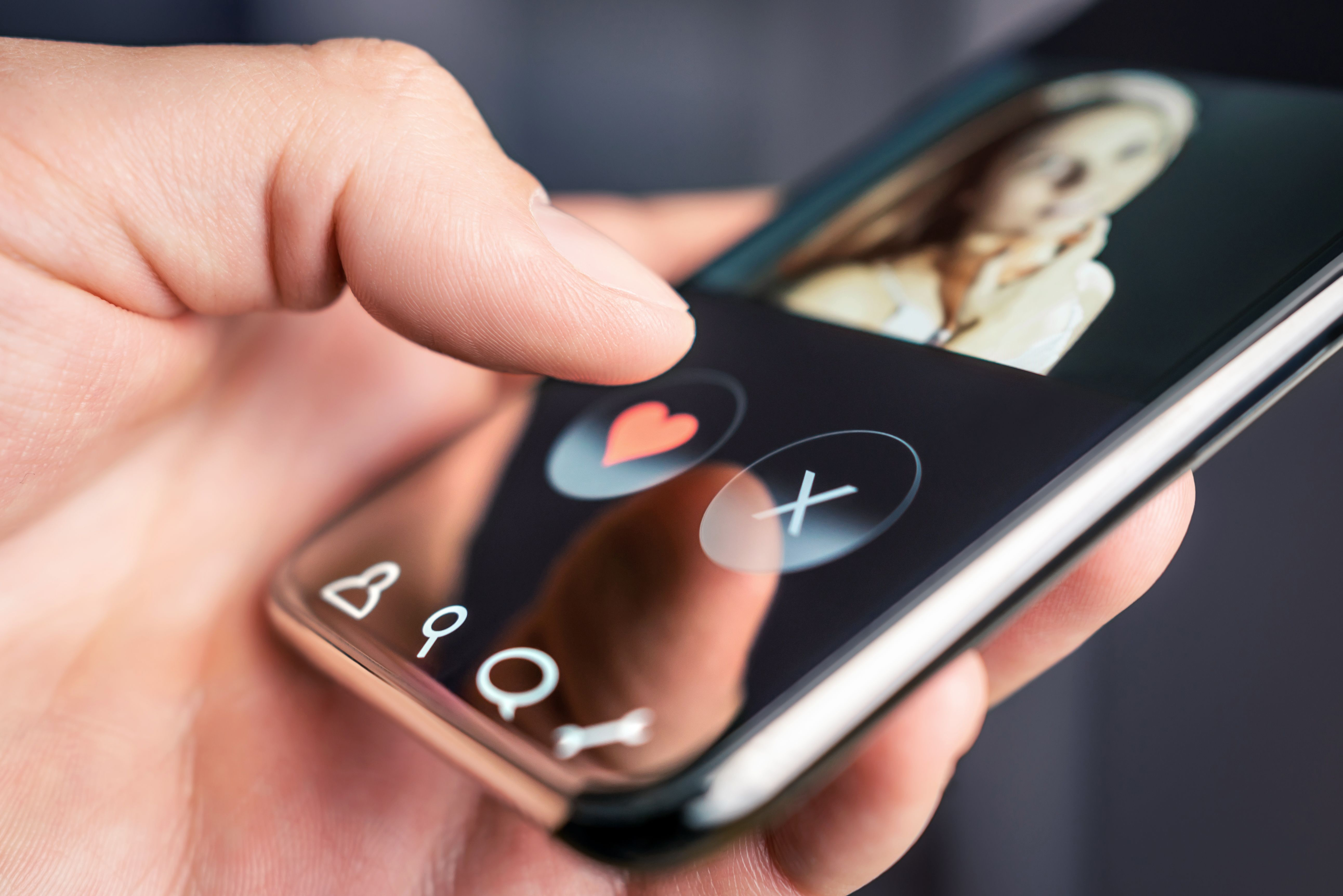 From rapid swiping with little information beyond a picture, dating apps make it easy to dismiss with a glance. Photo / 12rf