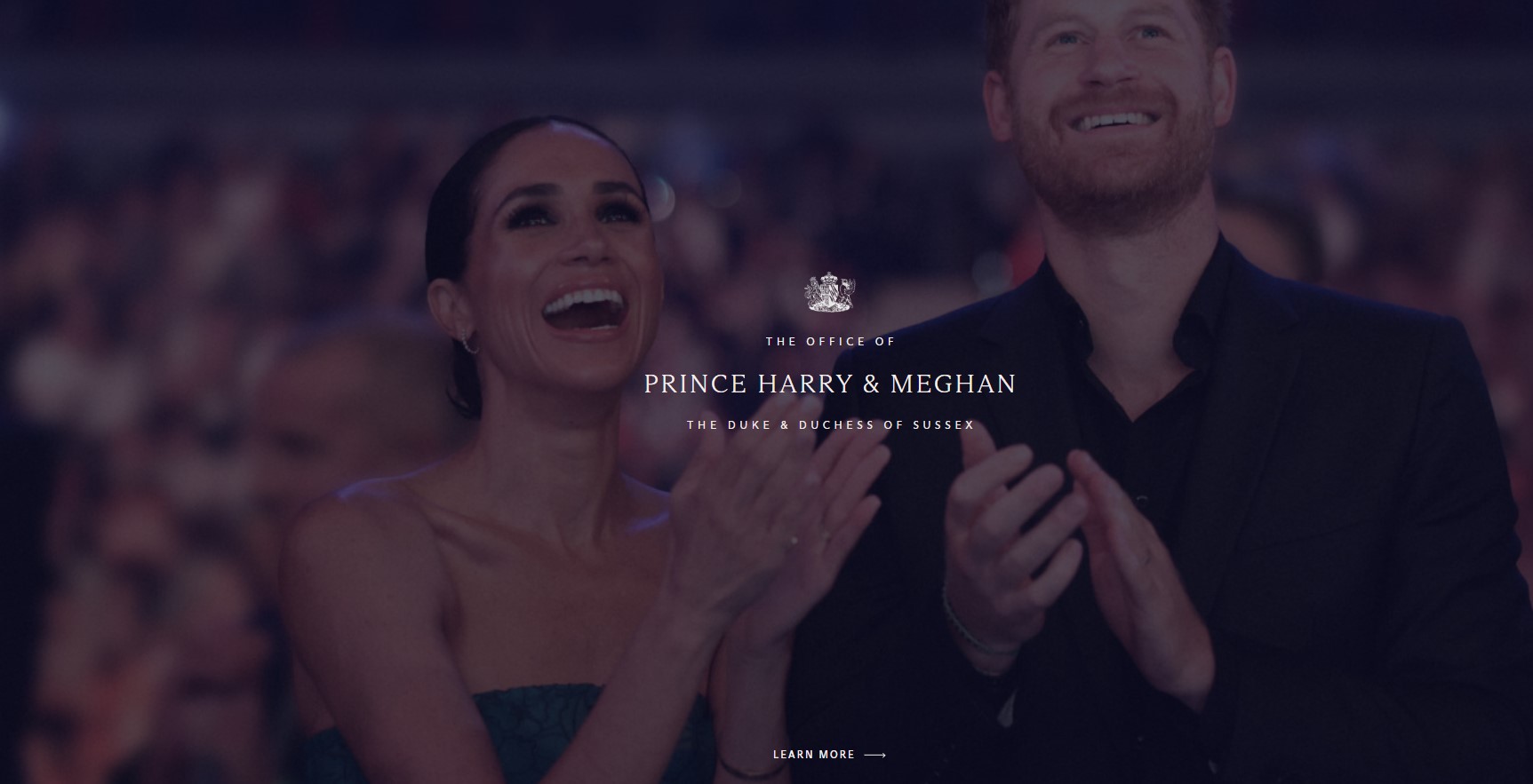 The new site features an image of the couple.