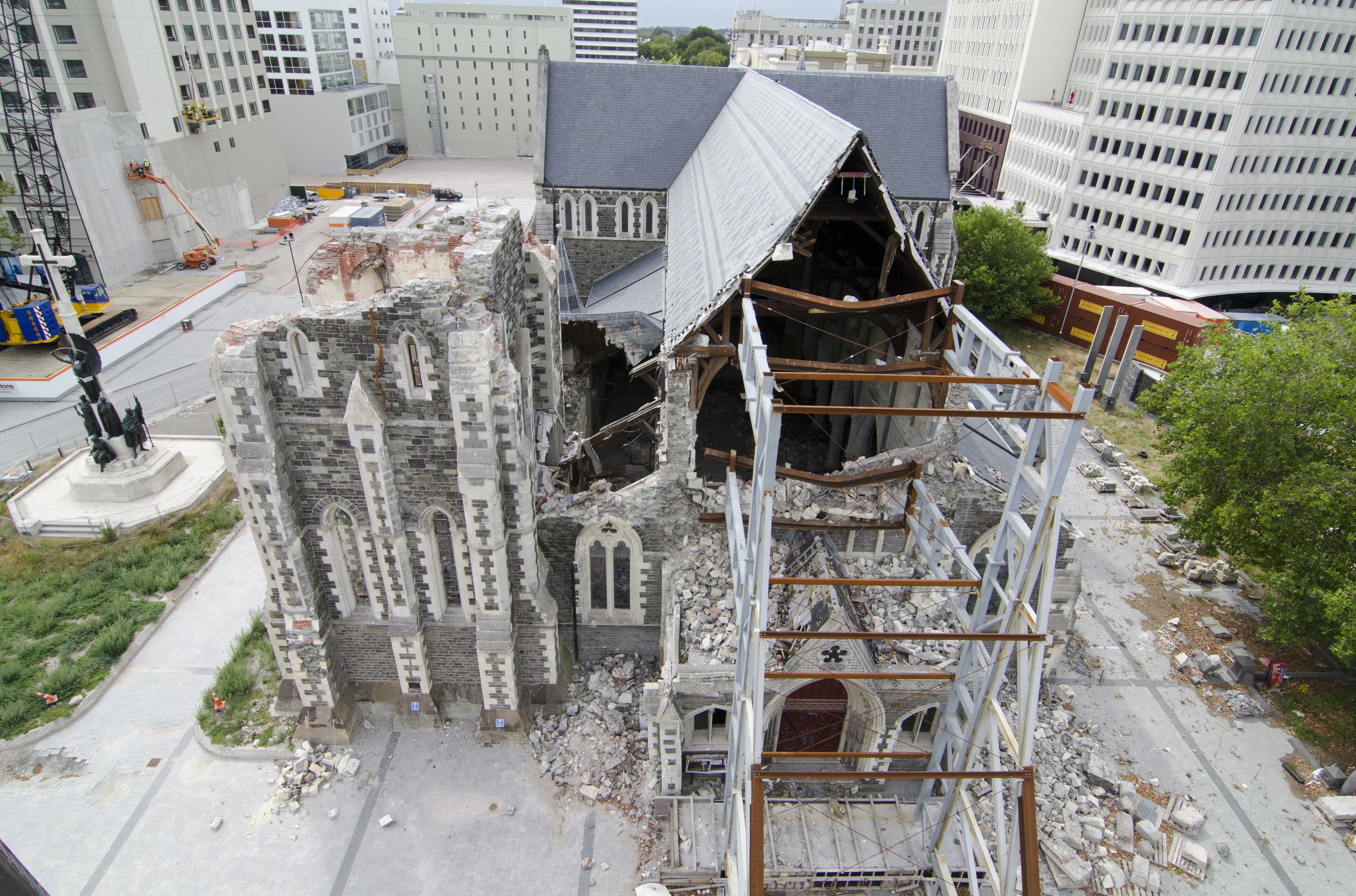 The row over what to do with Christchurch's earthquake-crippled Christ Church Cathedral drags on.