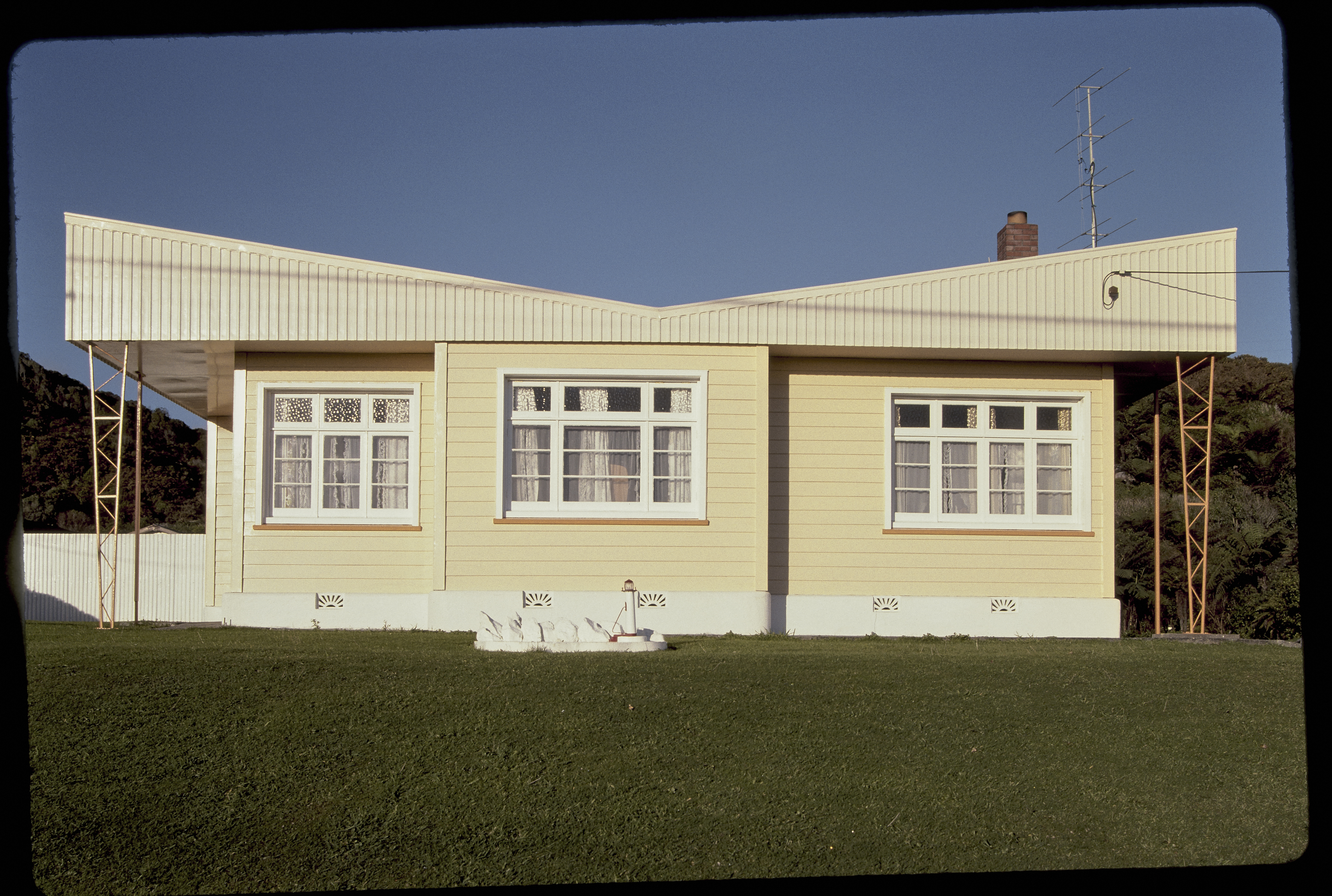 Peach House, Greymouth. Photo / Robin Morrison