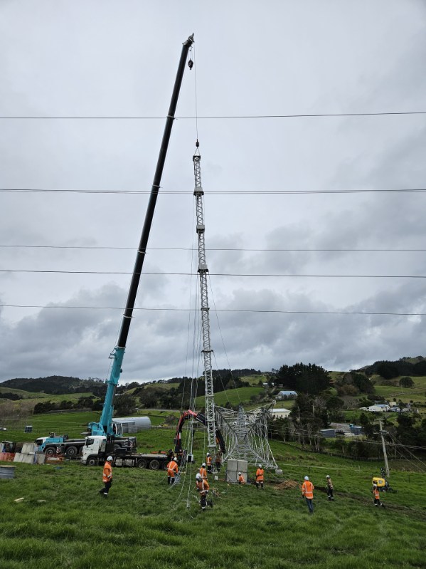 Transpower installed a temporary Lindsay pole this weekend to hold one of the 220kV circuit lines that was downed where a pylon fell over last week, south of Wellsford. Photo / Transpower 
