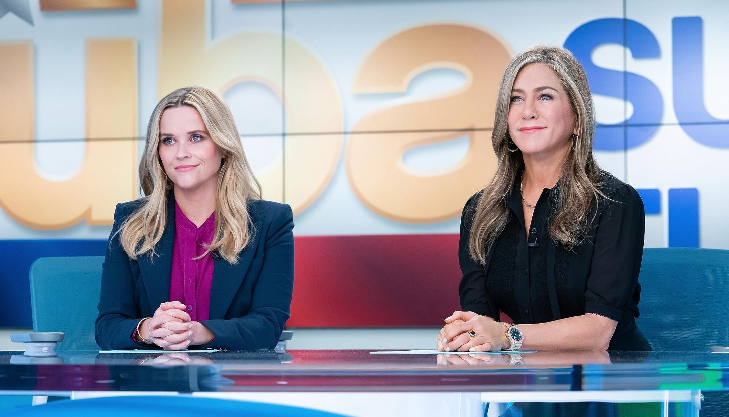 Reese Witherspoon and Jennifer Aniston as co-hosts Bradley Jackson and Alex Levy in The Morning Show.
