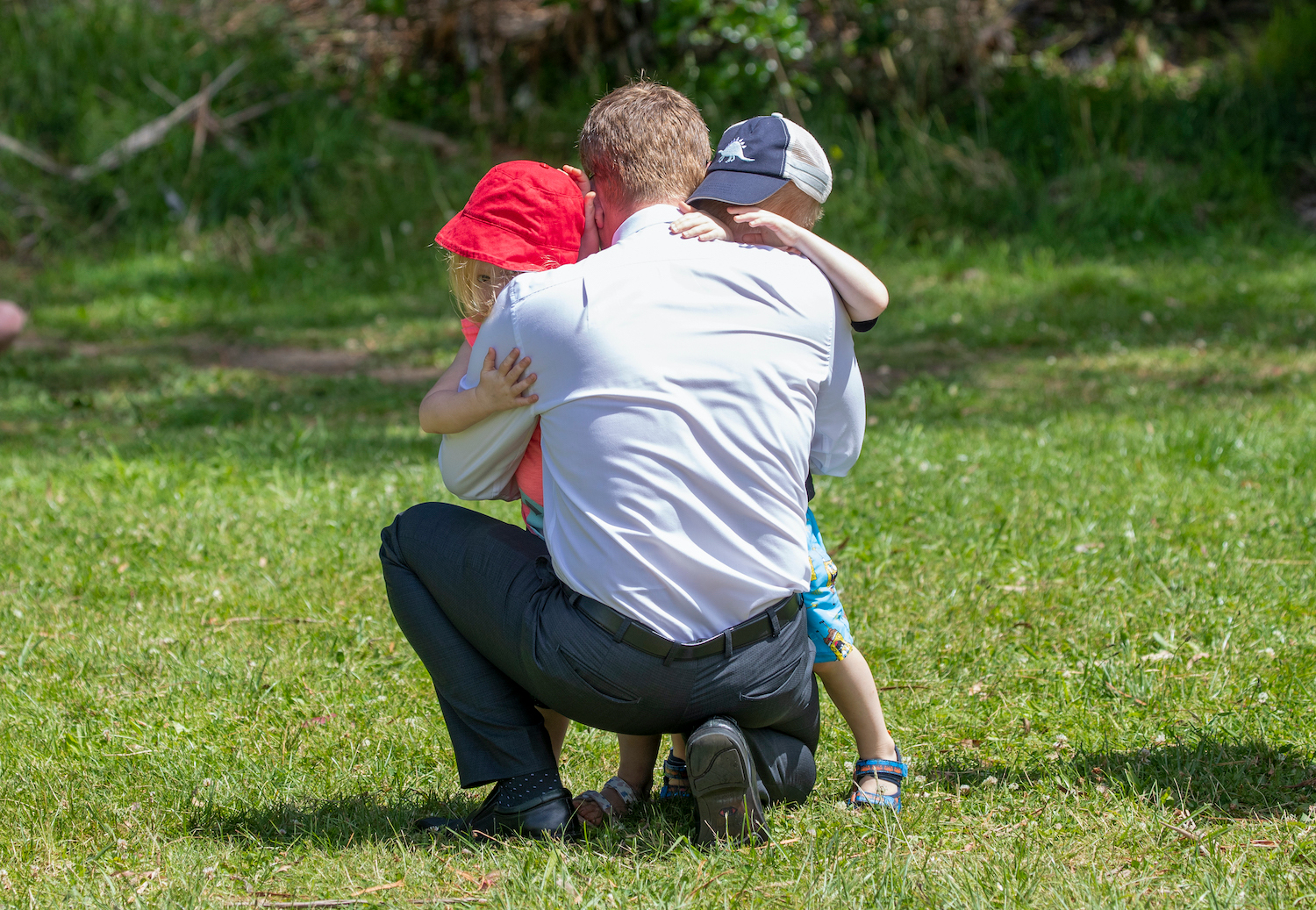 Hipkins receiving an enthusiastic welcome from his children after his standup at Raumati South. Photo / Mark Mitchell