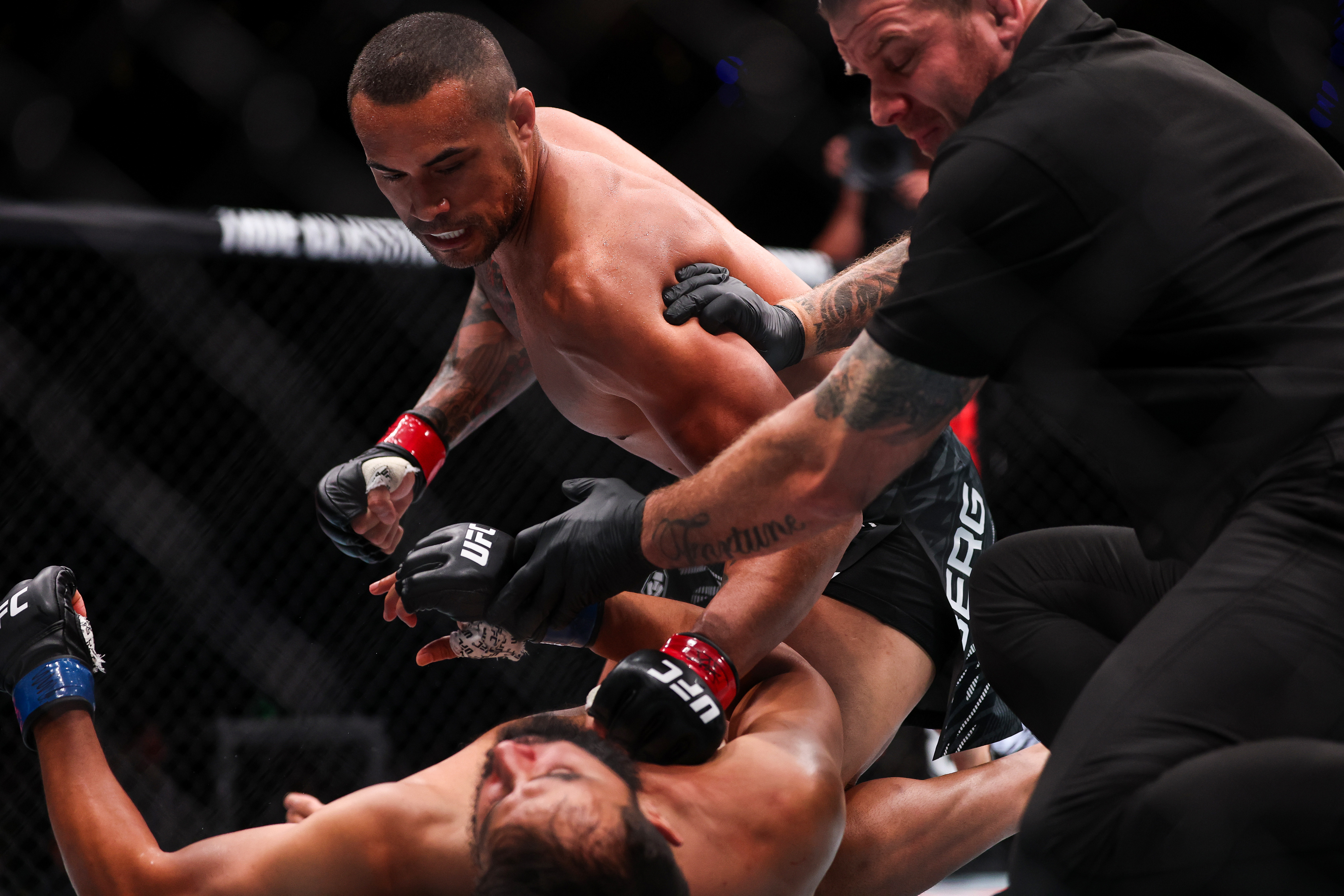 Carlos Ulberg knocked Dominick Reyes out in the first round of their UFC bout in Perth. Photo / Photosport