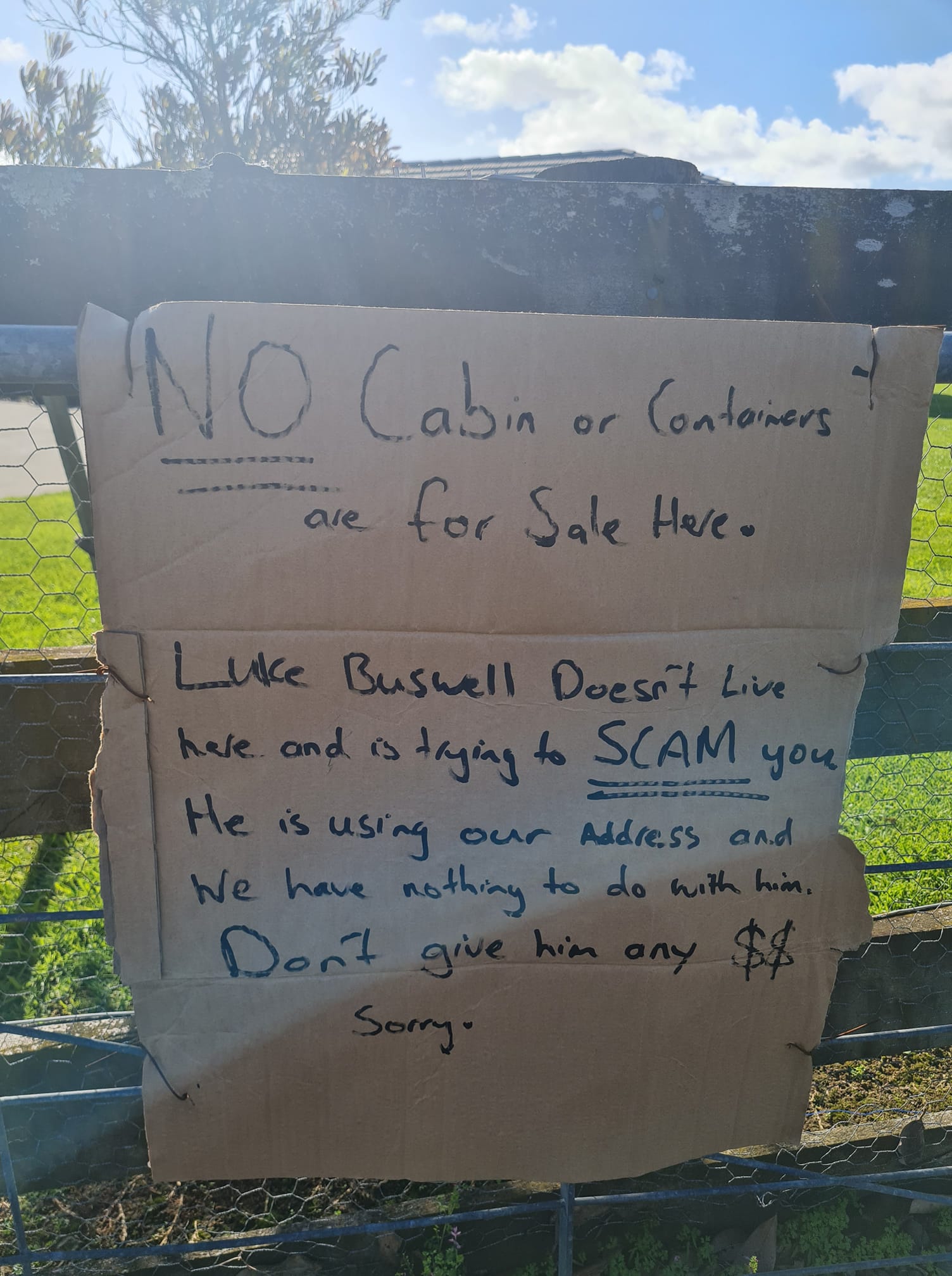 The sign that a Waipū property owner had to put on their fence after a scammer sent more than 30 people to the home after offering to sell them cheap cabins, trailers or containers.