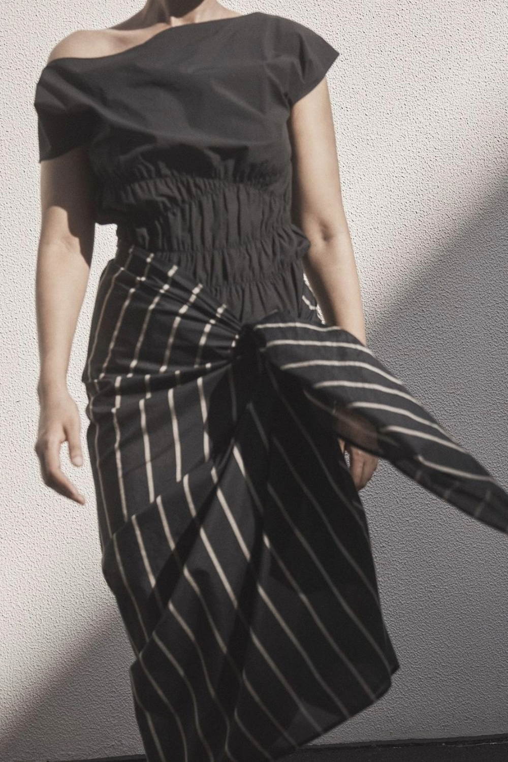 Marle’s beautifully simple sarongs are made from a lightweight cotton / silk blend.