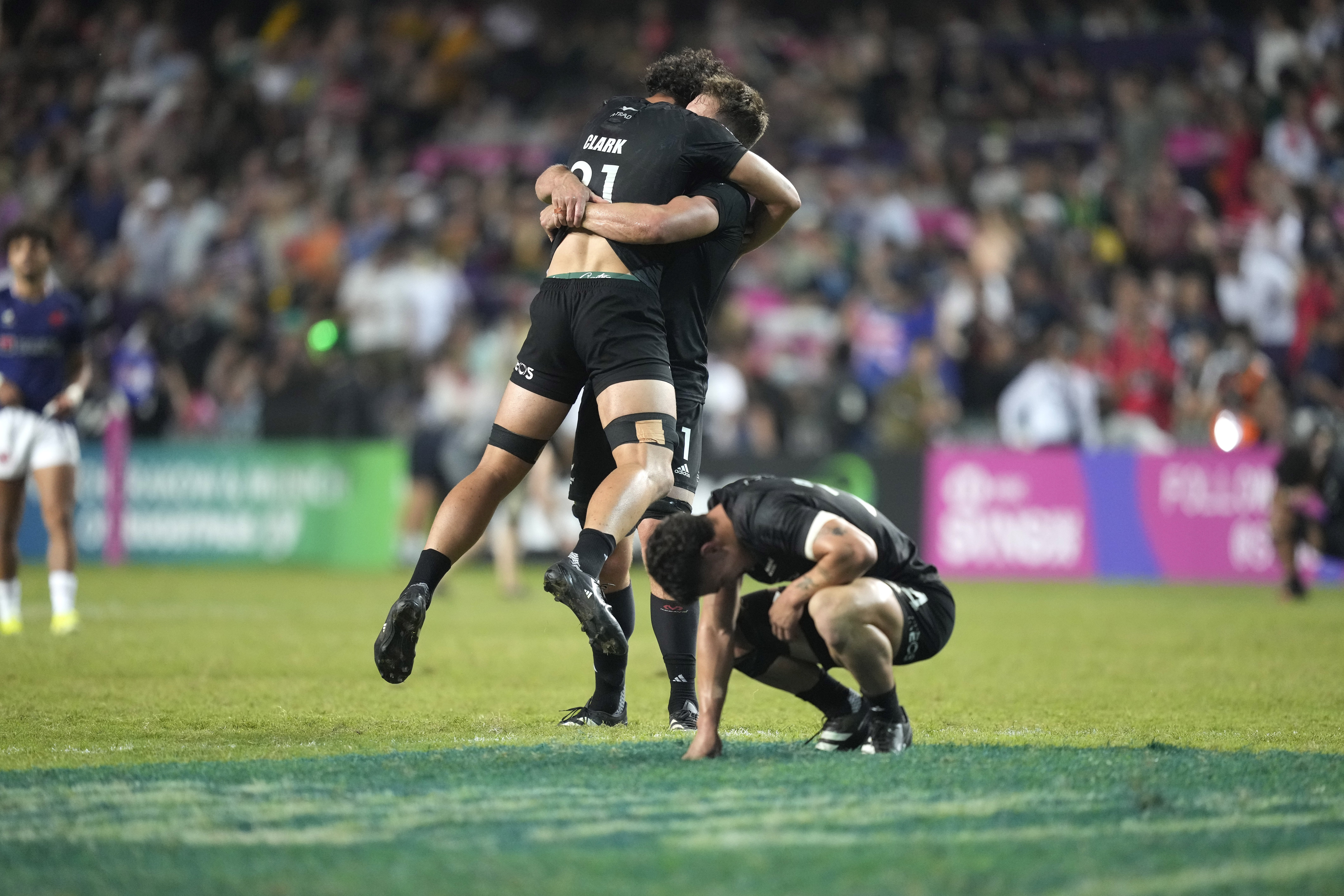 New Zealand's players celebrate after winning the men's final match against France in the Hong Kong Sevens. Photo / AP