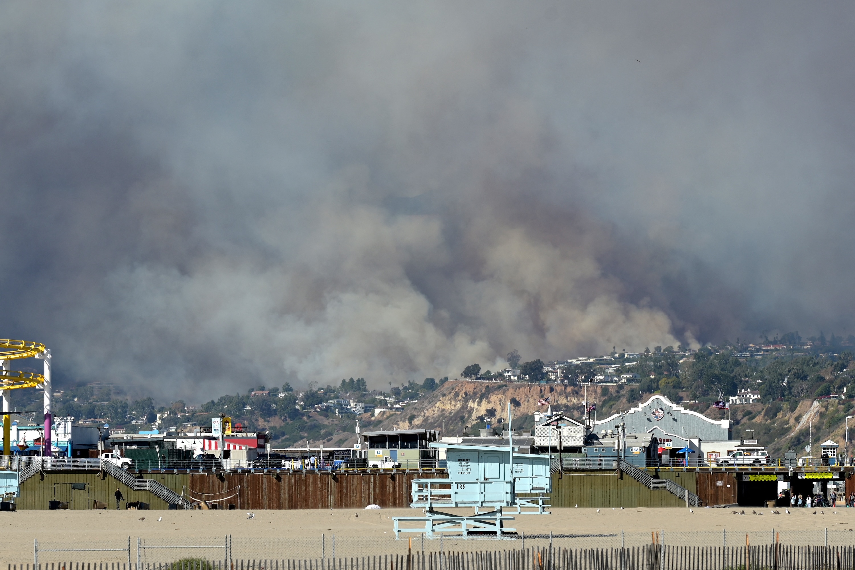 Plumes of smoke are seen from Santa Monica, California, as the flames spread in Pacific Palisades, California. Photo / AFP