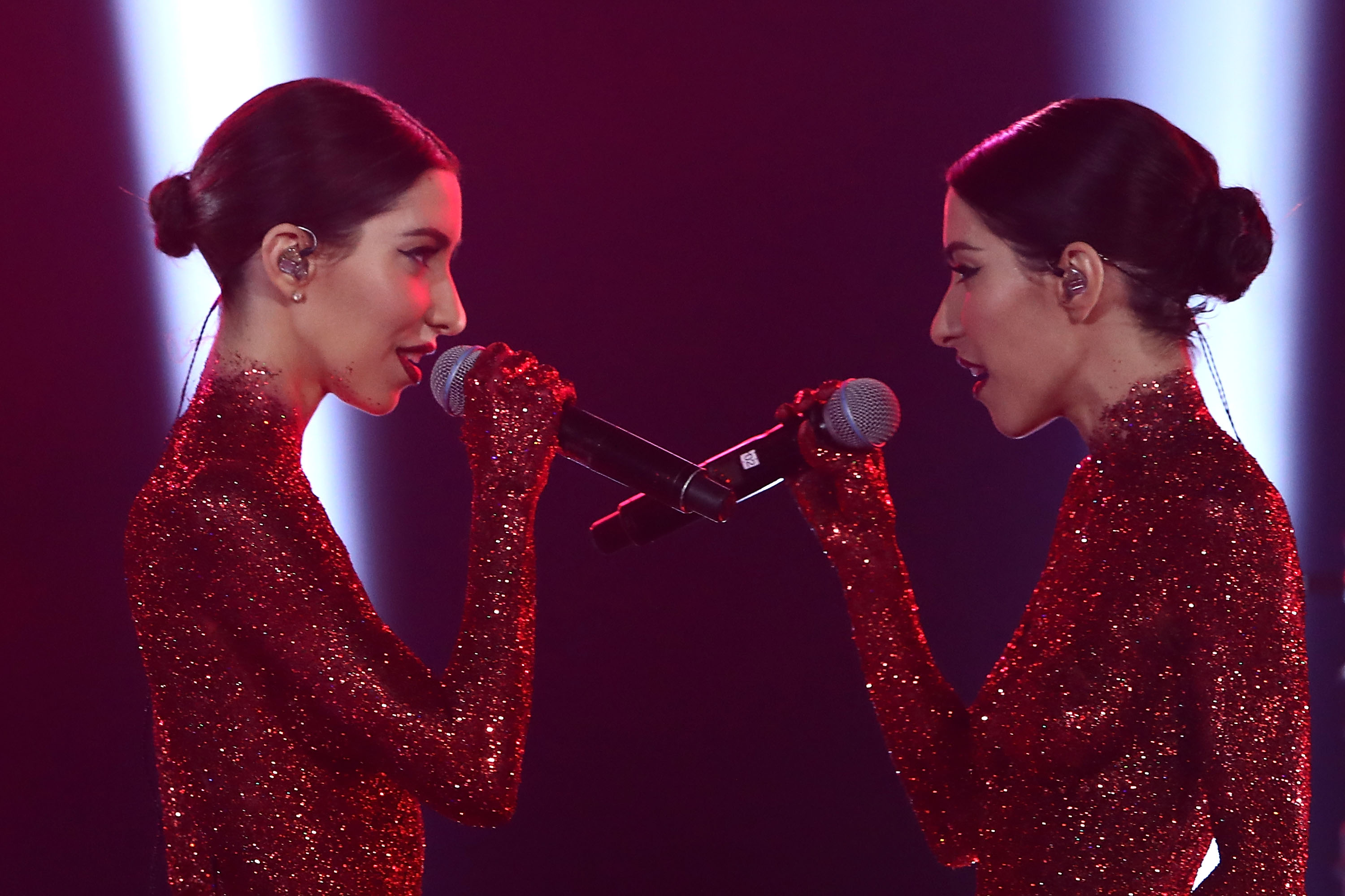 The Veronicas perform topless at the ARIAs - NZ Herald