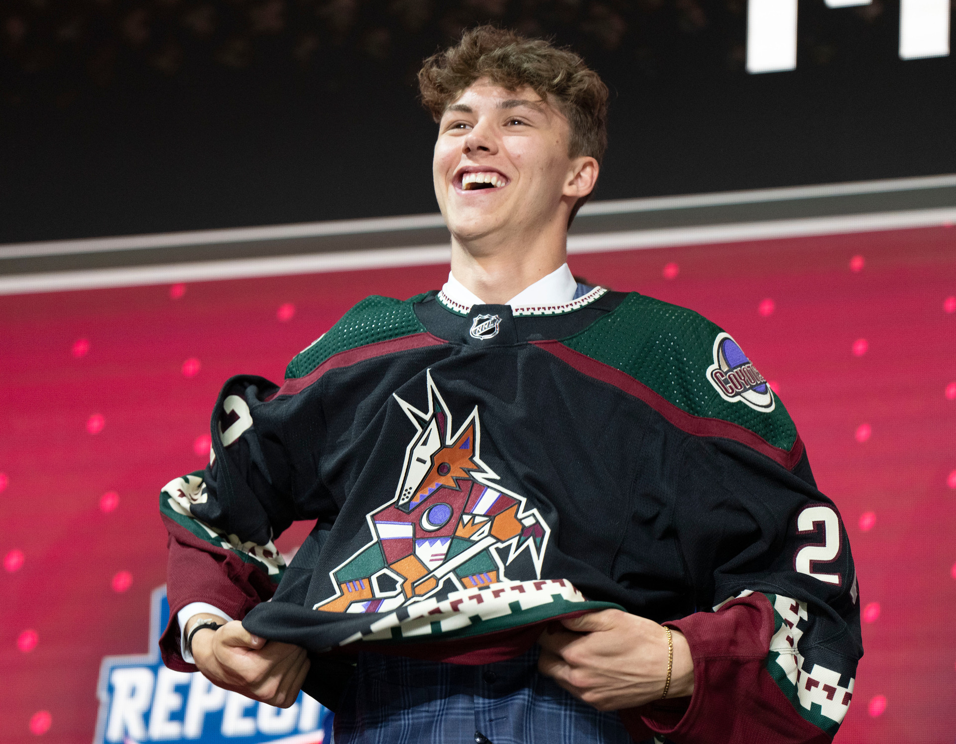 ESPN's NHL Draft broadcast captures Maveric Lamoureux's parents tongue  kissing: 'Get some'