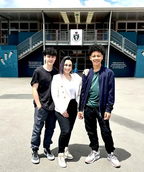 Brayley and Dhyreille Lomu with their mum Nadene.
