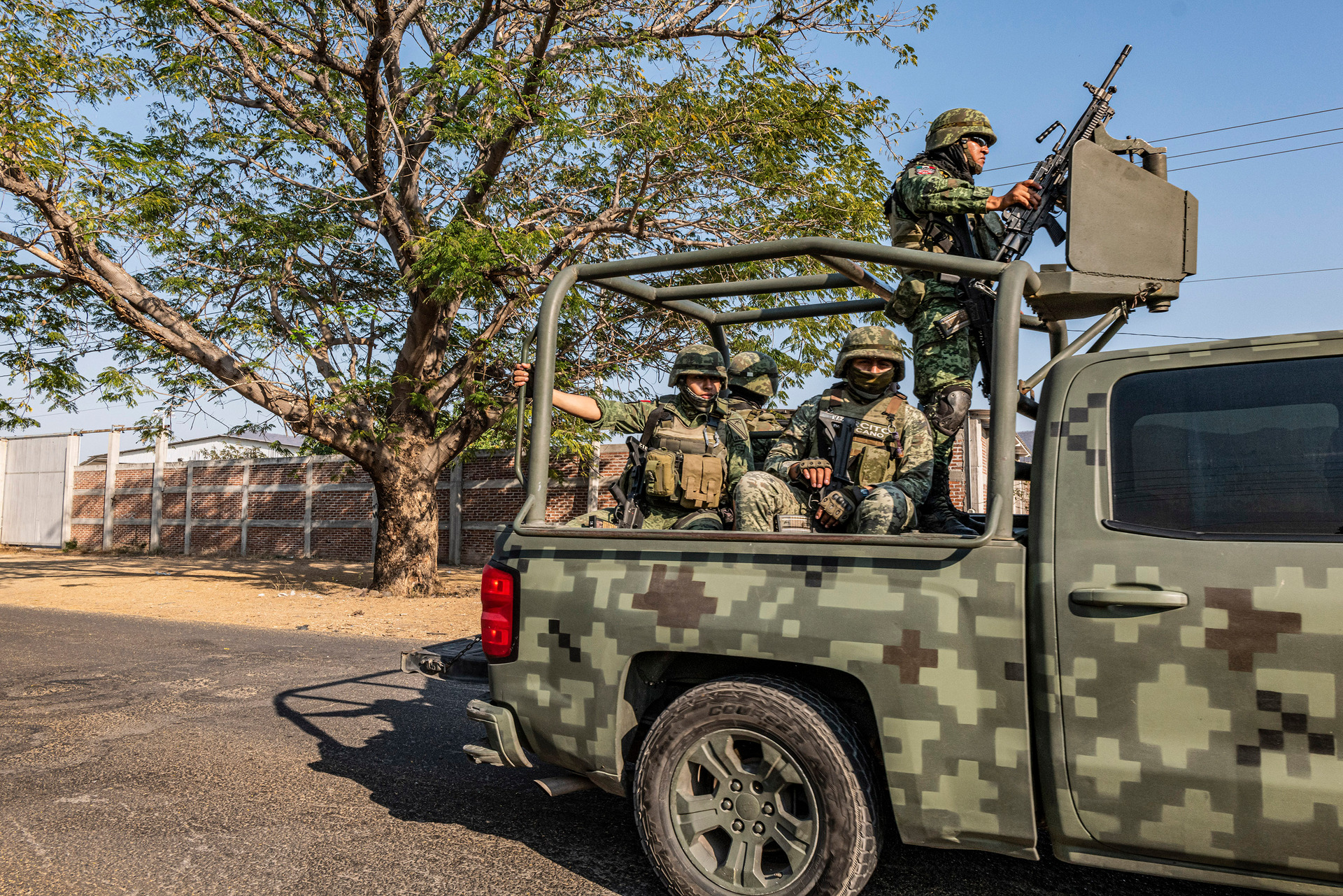 A military patrol makes the rounds in El Limoncito, Michoacan, Mexico. In the state of Michoac‡n, small drug cartels compete with larger ones for territory, leaving residents caught in the middle of a brutal turf war. Photo / Daniel Berehulak, The New York Times