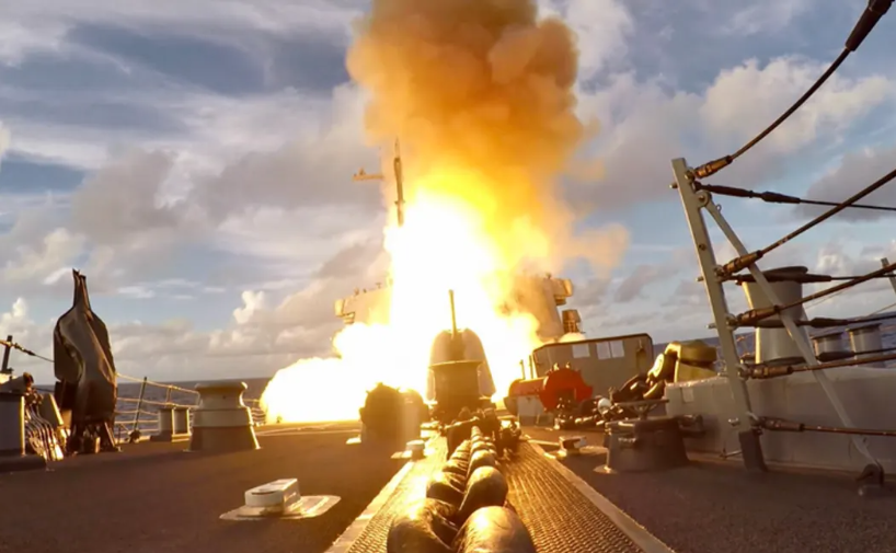 A US destroyer fires a missile during Valiant Shield 2022. Photo / US Navy