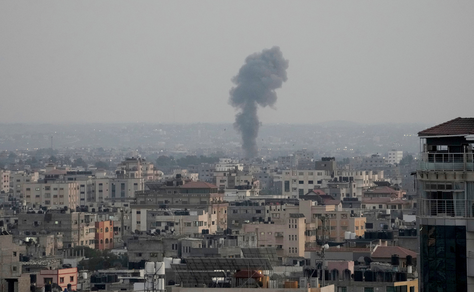 Smoke rises following Israeli airstrikes on a building in Gaza City. Photo / AP