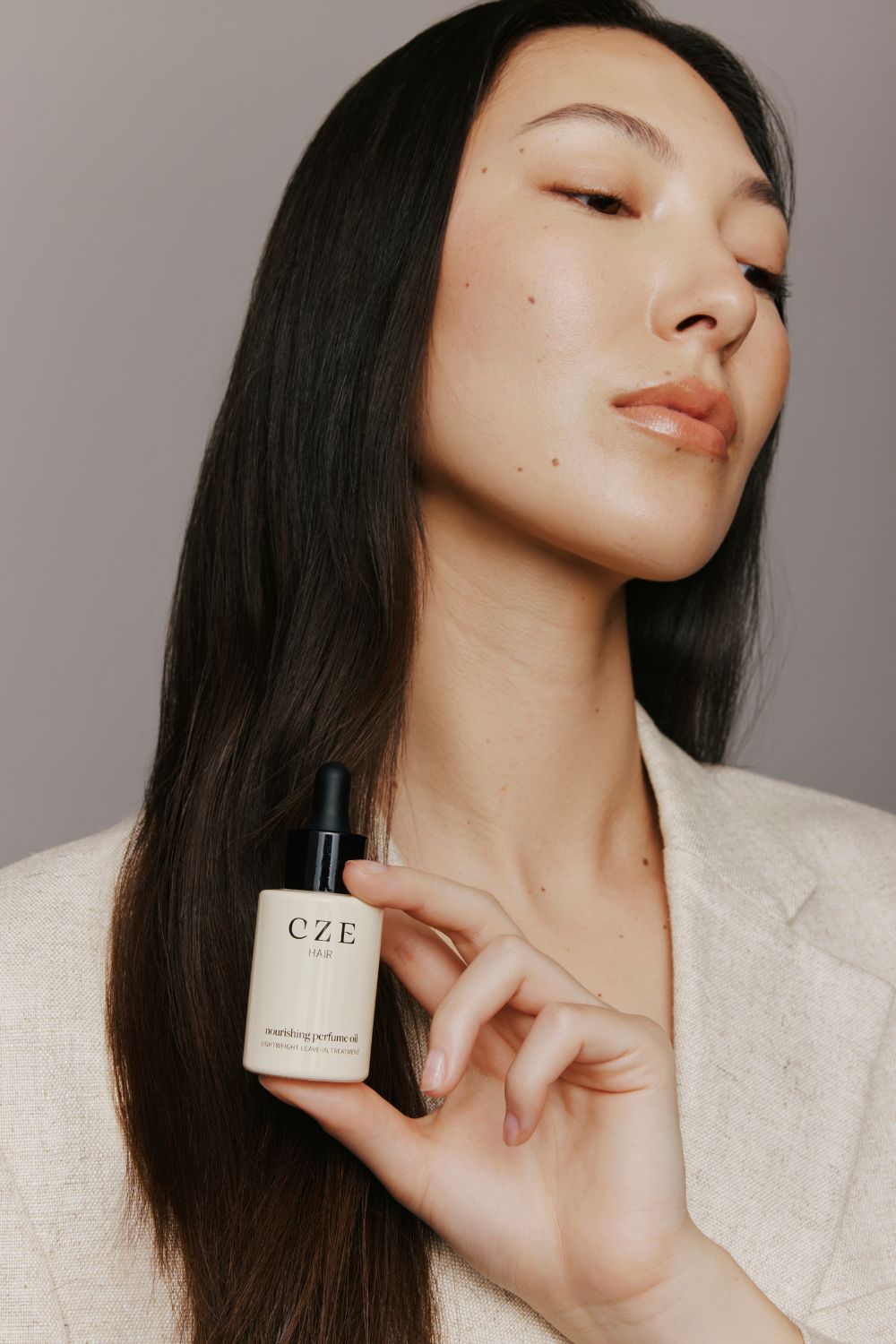 CZE maintains the same minimalist aesthetic in line with the original Chloe Zara Hair brand.