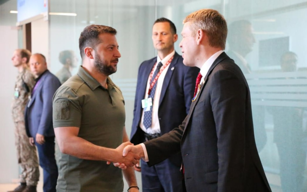 Prime Minister Chris Hipkins speaks with Ukrainian president Volodymyr Zelenskyy at the NATO summit in Vilnius. Photo / Prime Minister's Office